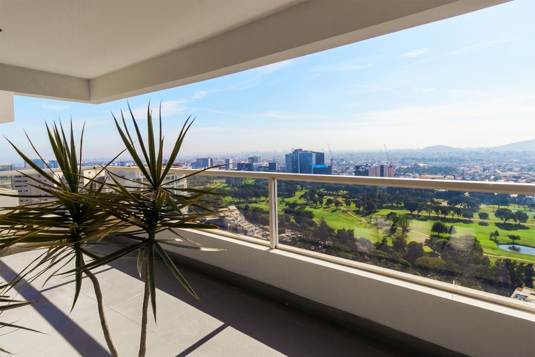  Exclusive penthouse with panoramic views in a prime location in CERROS DE CAMACH - 物件實景