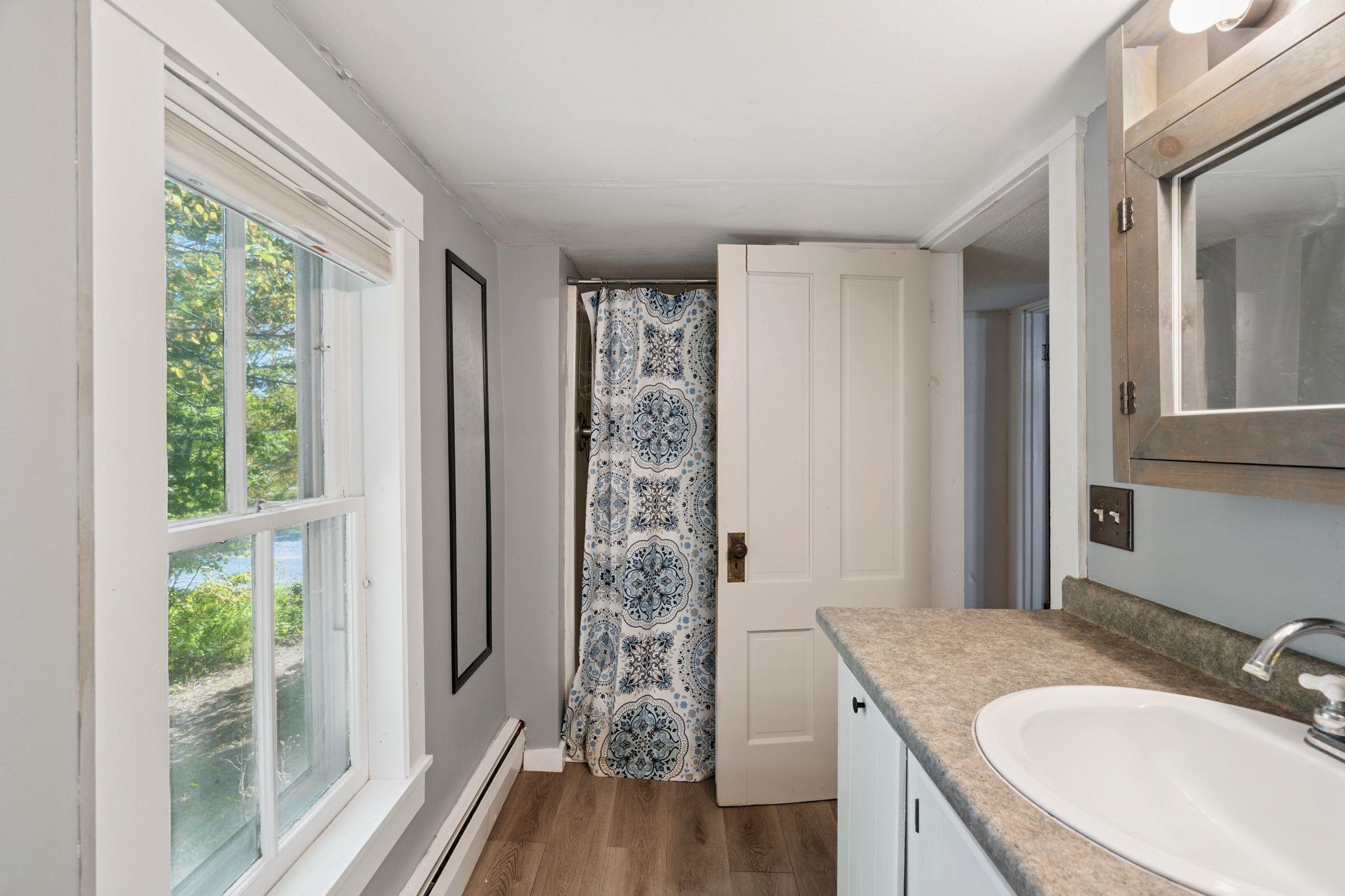 New London, New Hampshire, 03257, United States, 4 Bedrooms Bedrooms, ,2 BathroomsBathrooms,Residential,For Sale,1950111