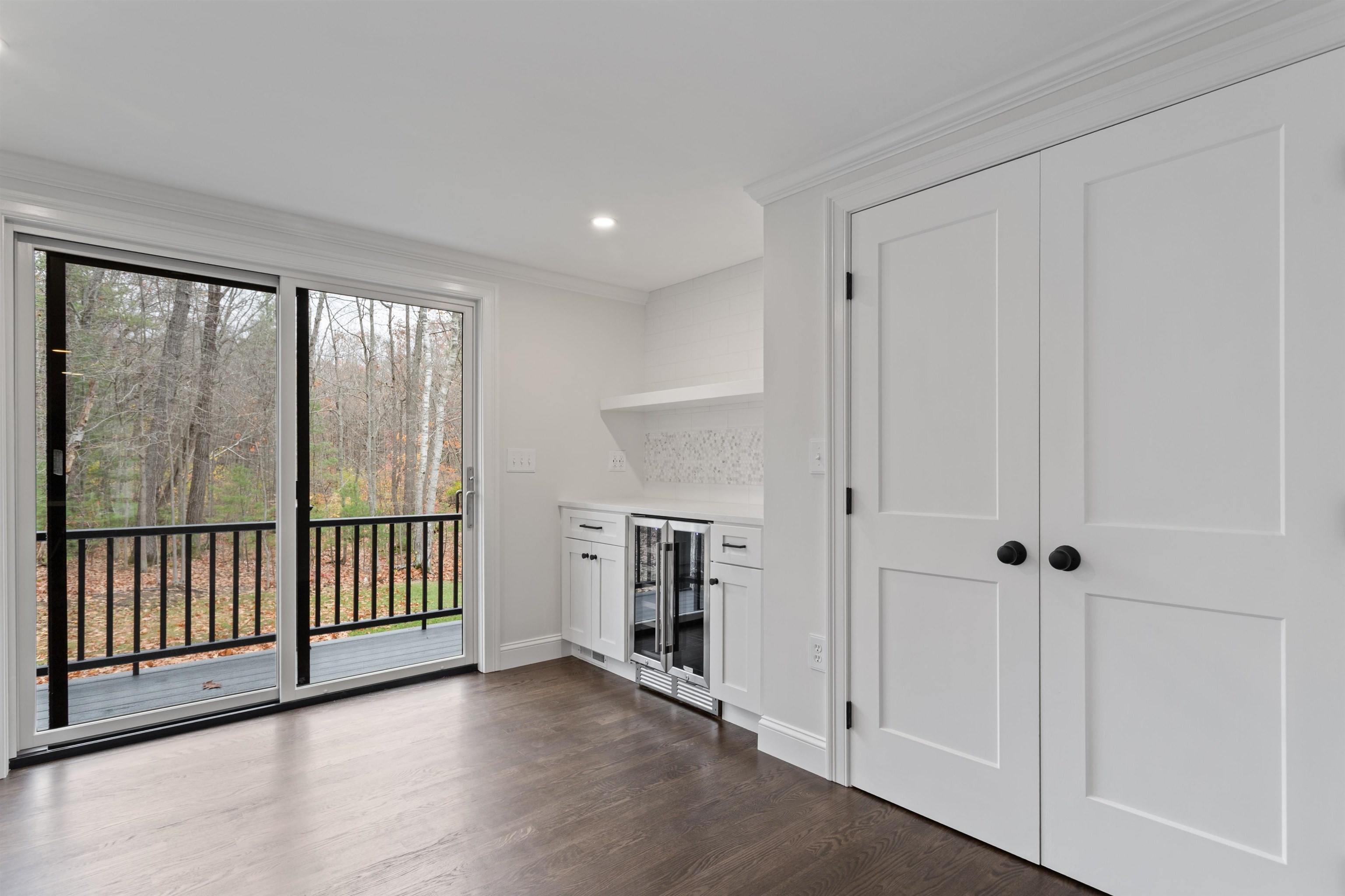 Portsmouth, New Hampshire, 03801, United States, 3 Bedrooms Bedrooms, ,1 BathroomBathrooms,Residential,For Sale,1991010