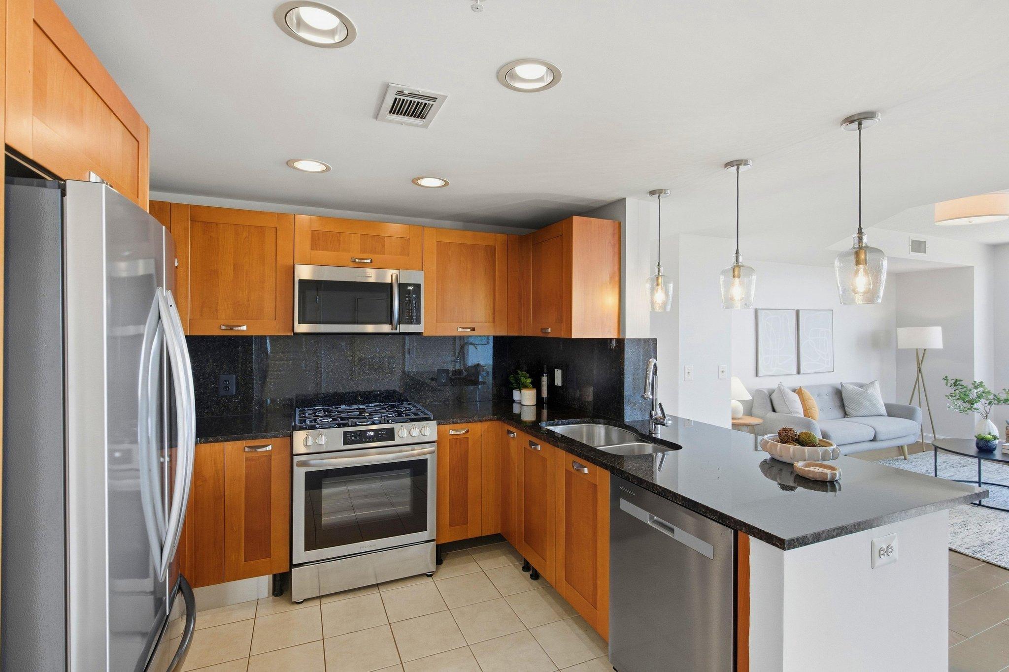  2451 Midtown Avenue, Alexandria, VA, 22303 - 物件實景