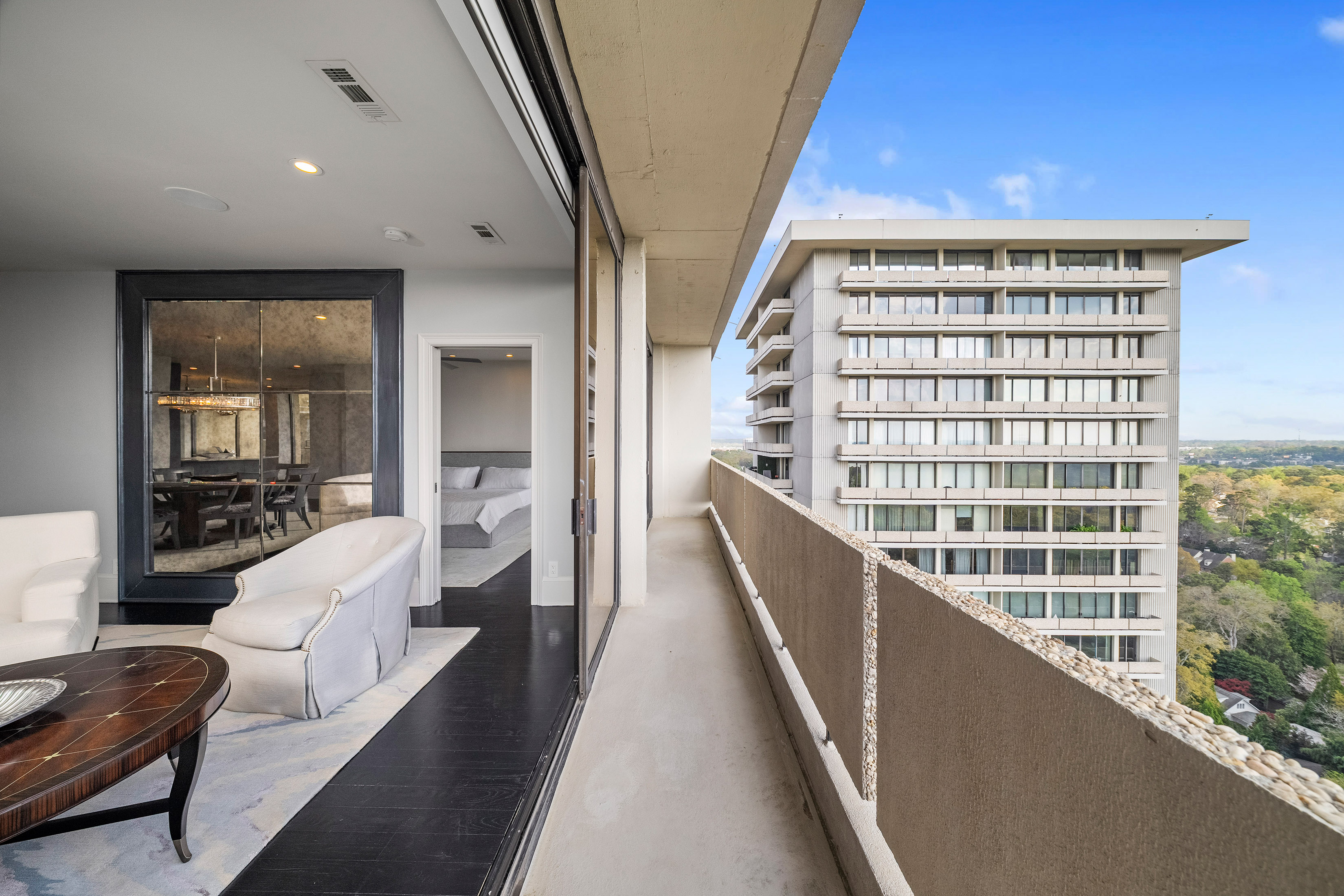  Fully Renovated Residence with Stunning Skyline Views - 物件實景