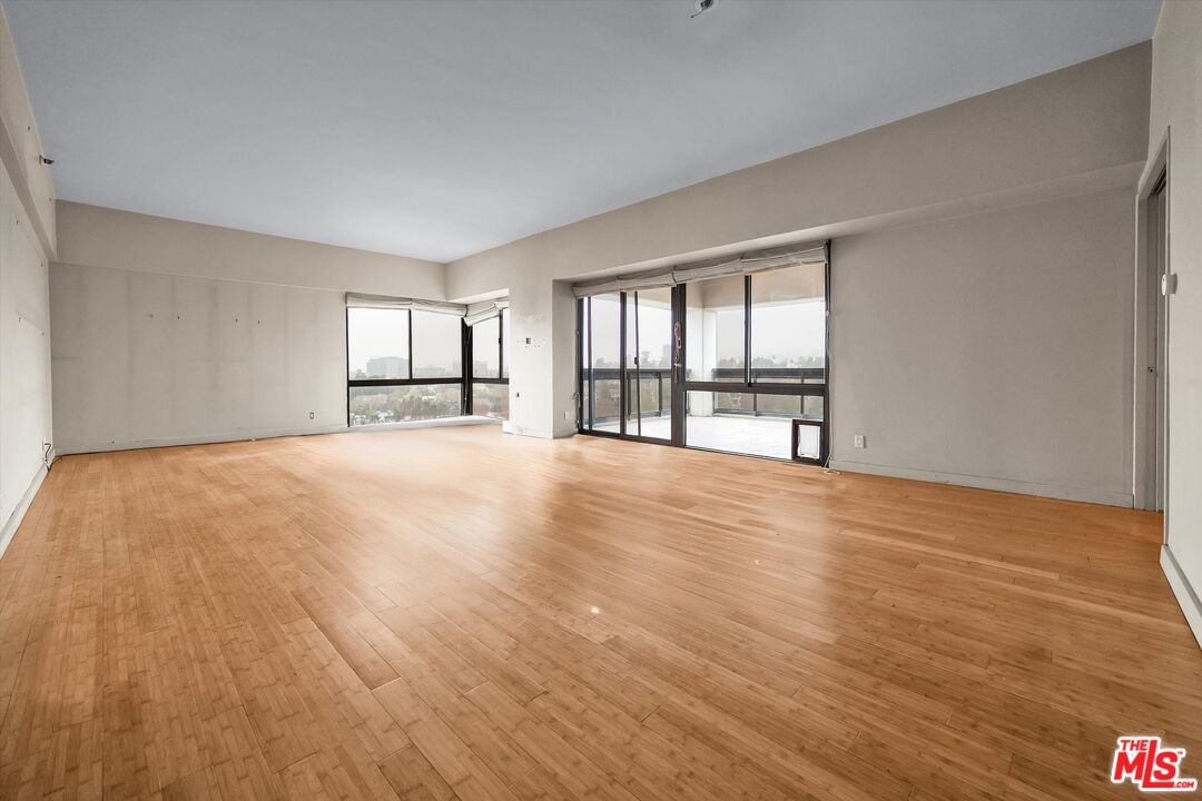 Los Angeles, California, 90024, United States, 2 Bedrooms Bedrooms, ,1 BathroomBathrooms,Residential,For Sale,1998471