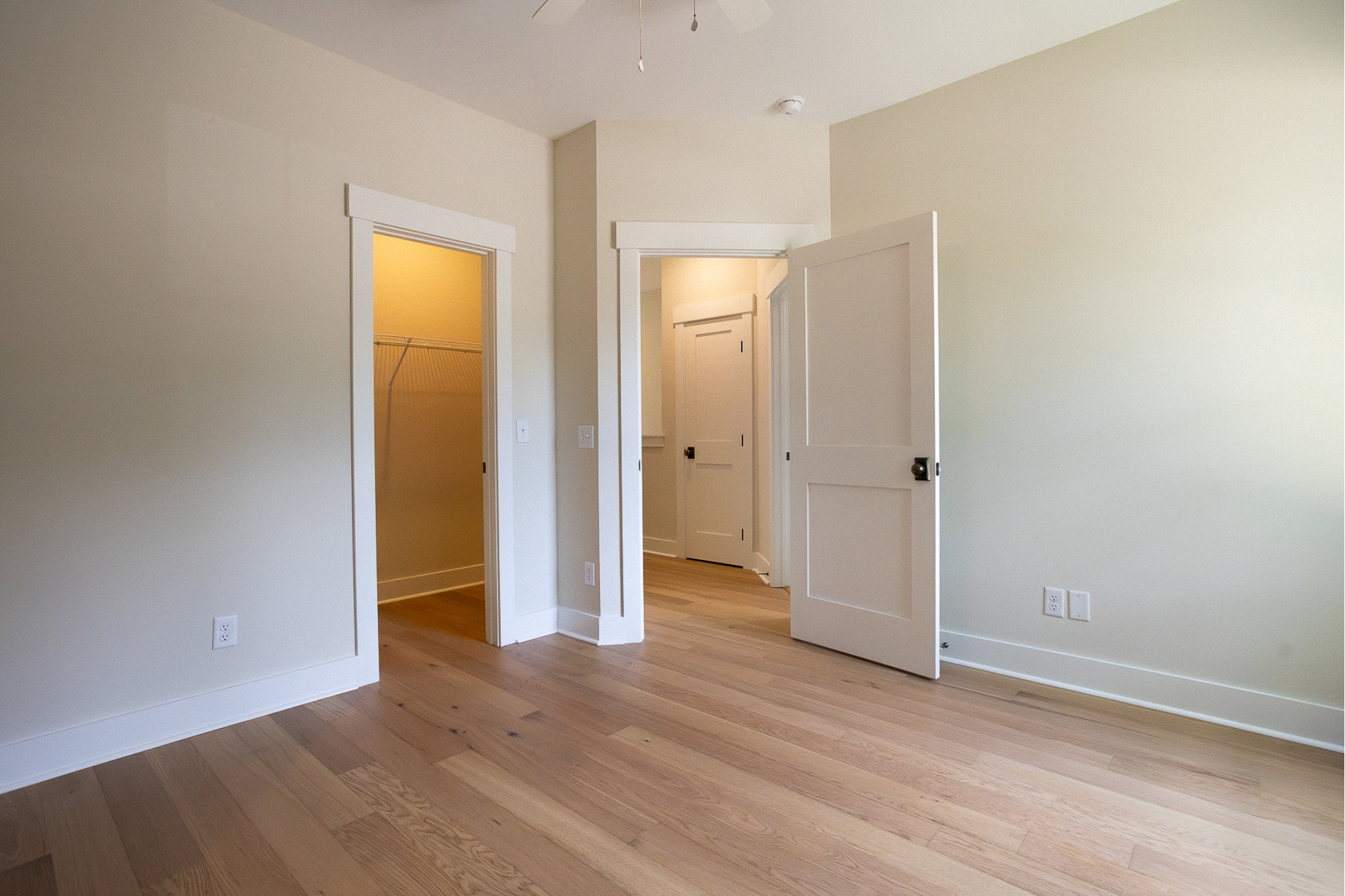  807 E 36th Street - 物件實景