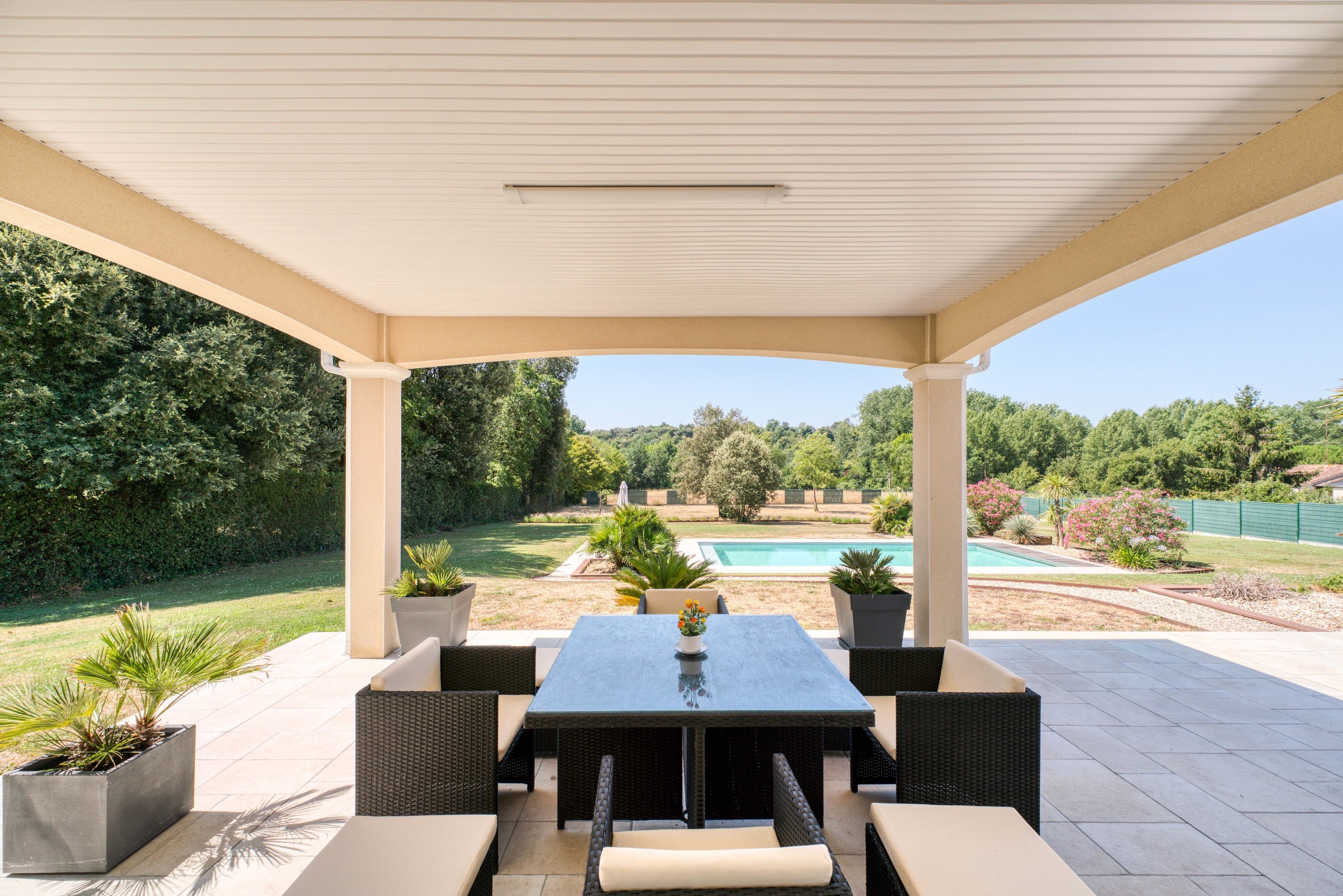  A Contemporary Masterpiece Overlooking Château de l