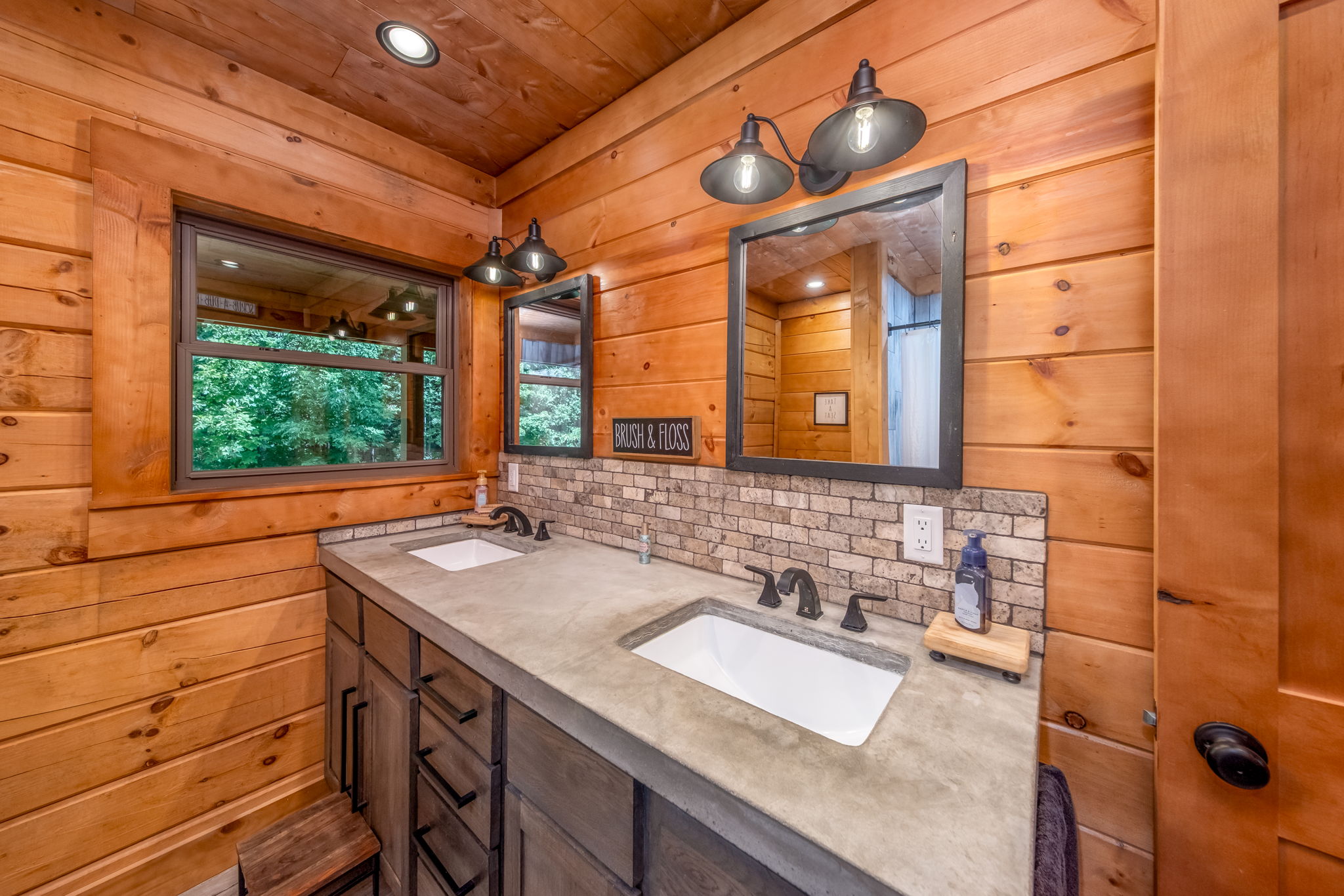 Lakeview, Michigan, 48850, United States, 4 Bedrooms Bedrooms, ,4 BathroomsBathrooms,Residential,For Sale,1943145