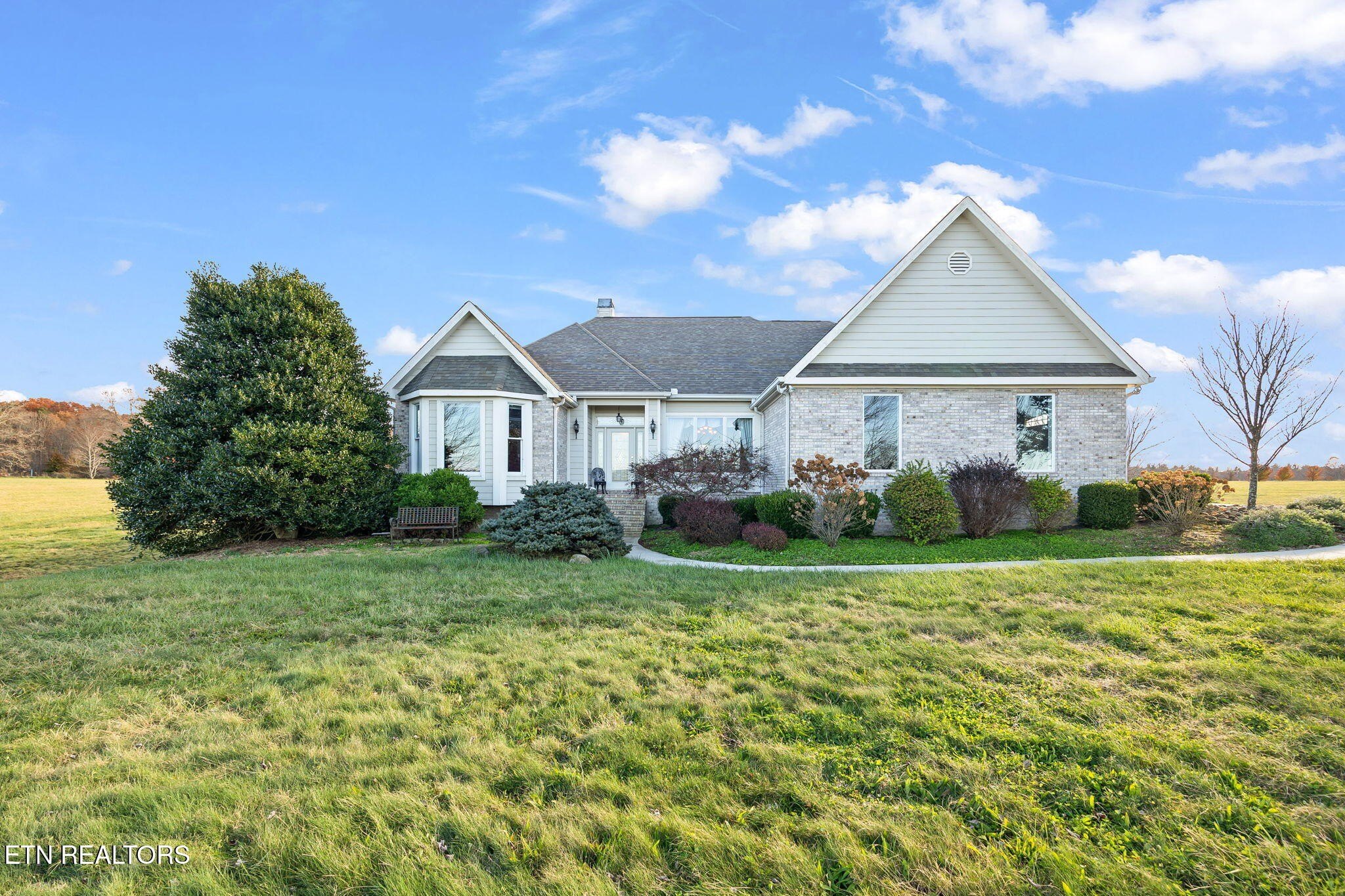 Deer Lodge, Tennessee, 37726, United States, 3 Bedrooms Bedrooms, ,4 BathroomsBathrooms,Residential,For Sale,1996492