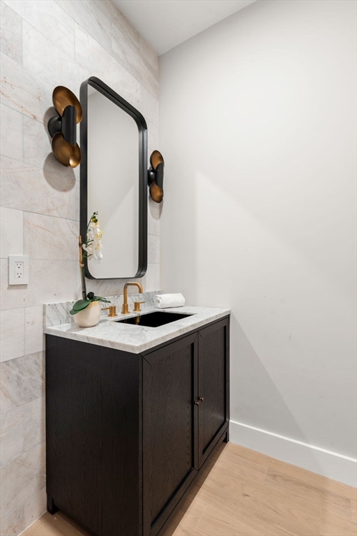 Wellesley, Massachusetts, 02482, United States, 3 Bedrooms Bedrooms, ,4 BathroomsBathrooms,Residential,For Sale,1990974