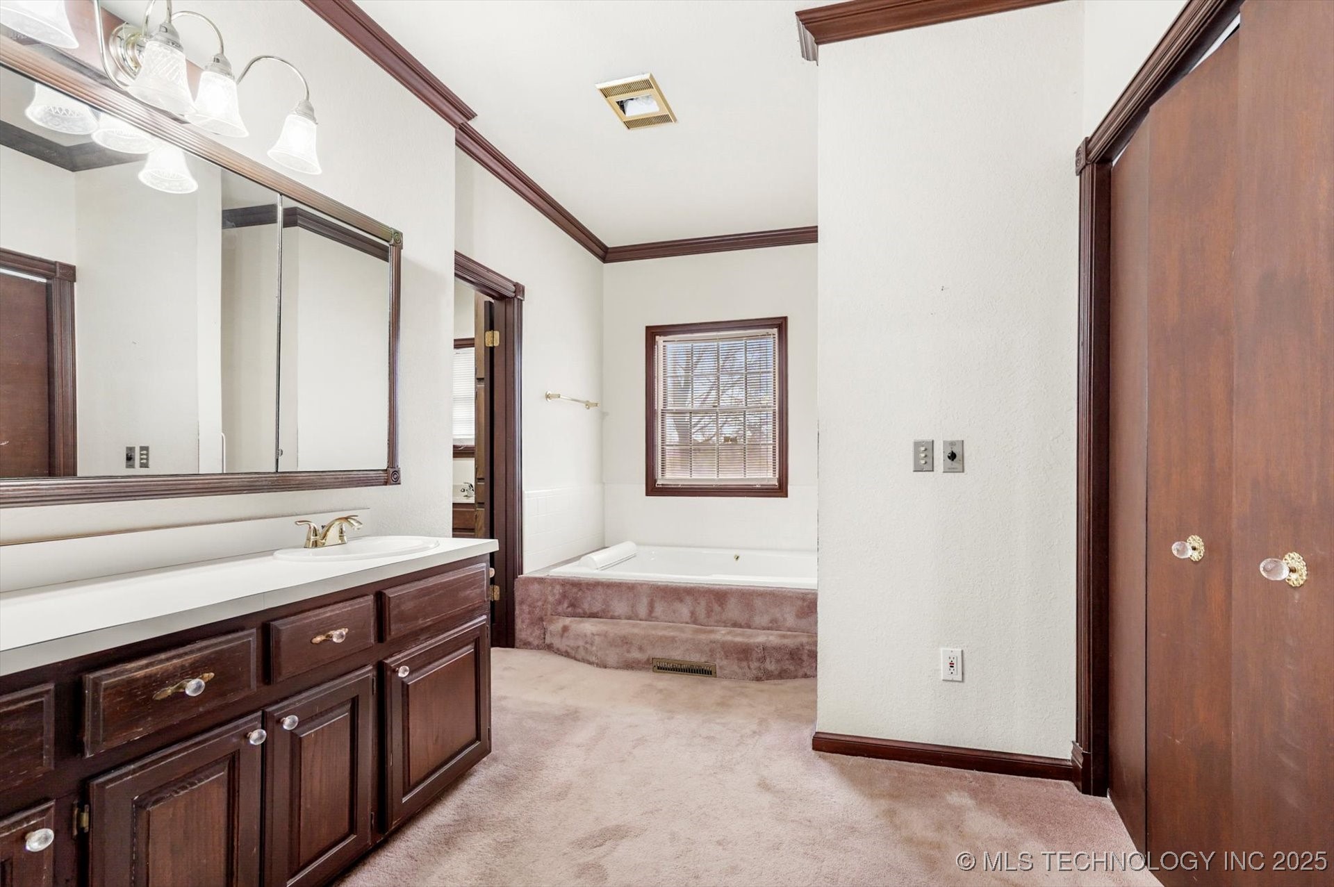 Jenks, Oklahoma, 74037, United States, 4 Bedrooms Bedrooms, ,5 BathroomsBathrooms,Residential,For Sale,1840123