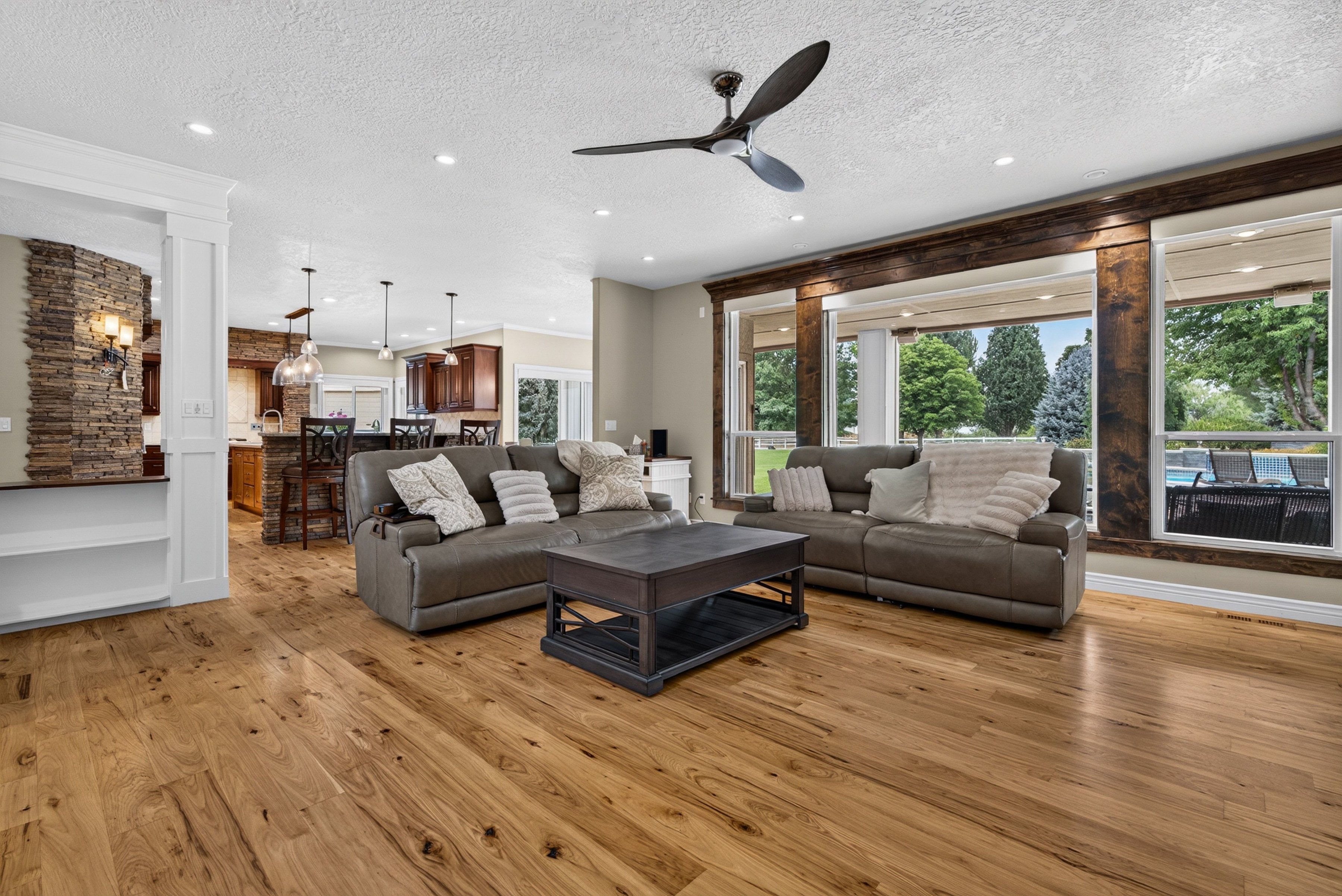  Exceptional Eagle Property - 物件實景