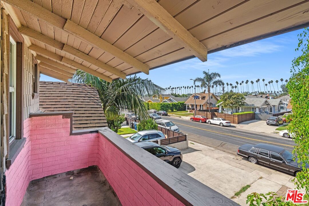 Los Angeles, California, 90043, United States, 3 Bedrooms Bedrooms, ,3 BathroomsBathrooms,Residential,For Sale,1818072