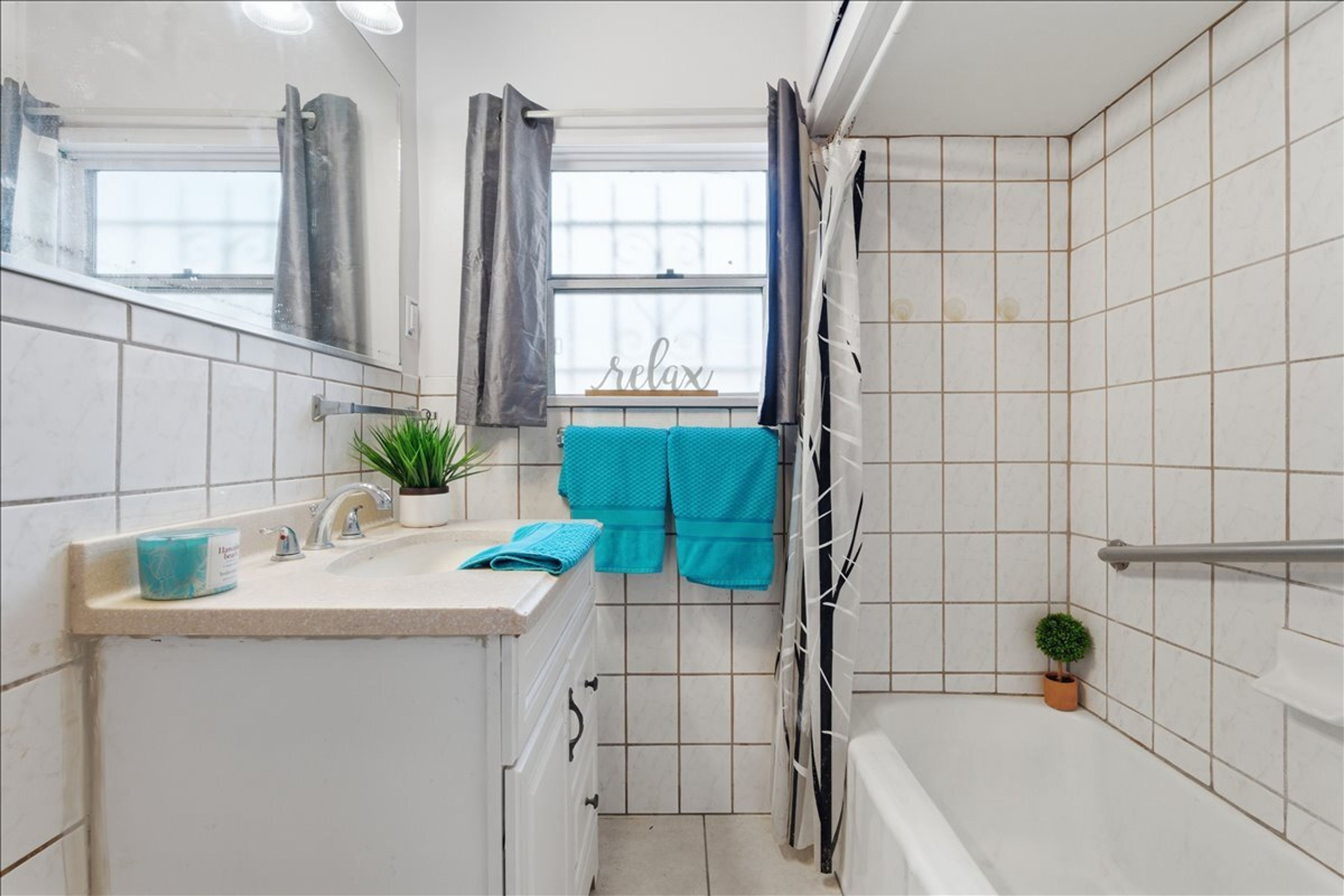 1232 W 74th St - 物件實景
