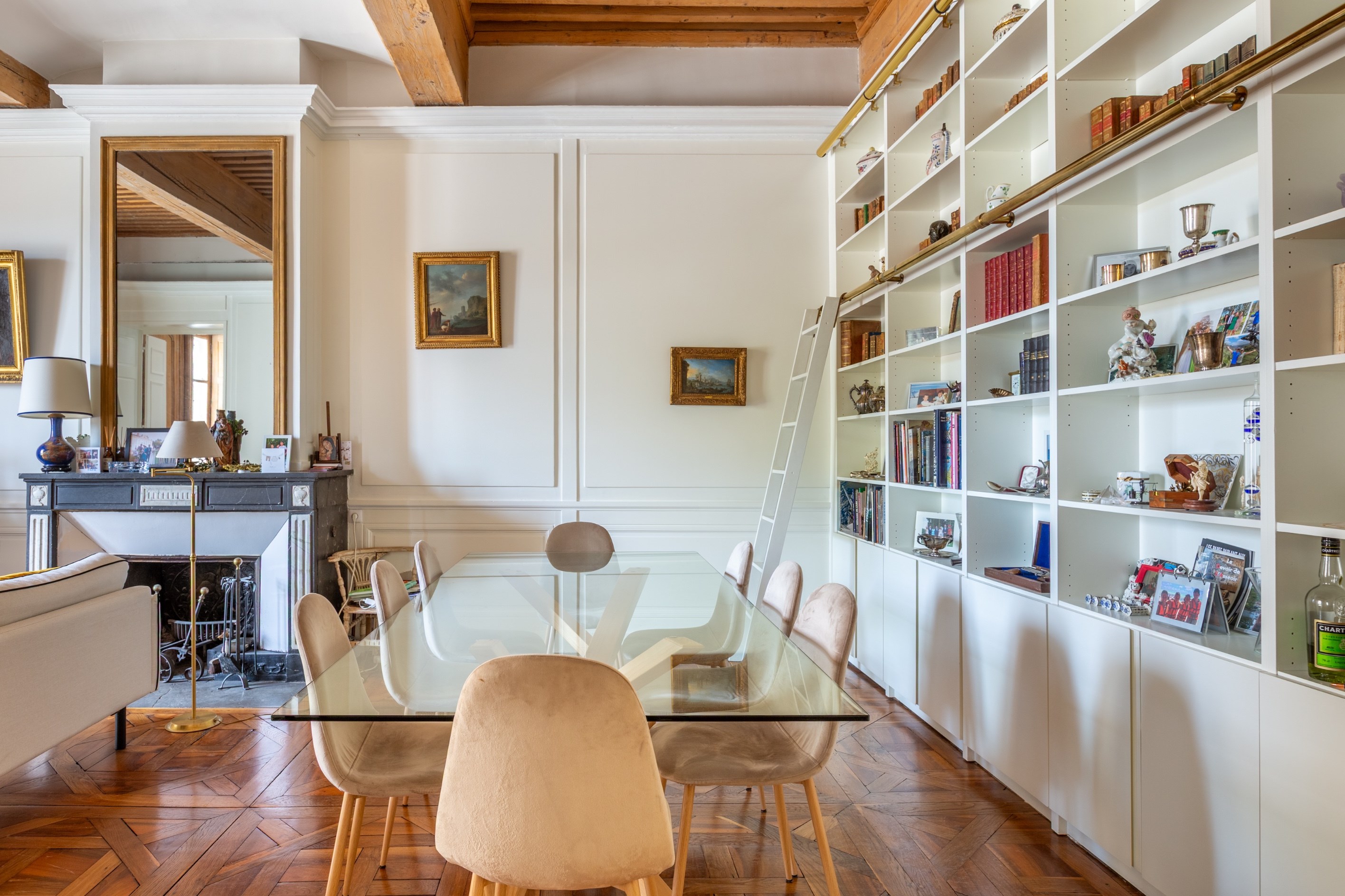  Character Apartment – Elegance, Generous Volumes & Exceptional Features - 物件實景