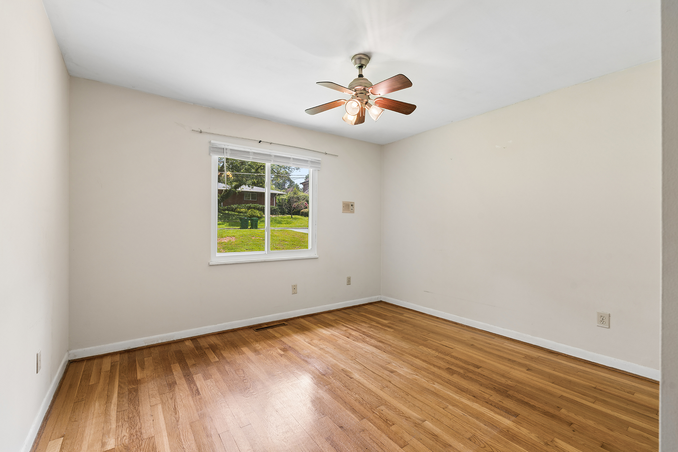  Ranch-style Home in an Outstanding Location and with Great Long-term Potential - 物件實景