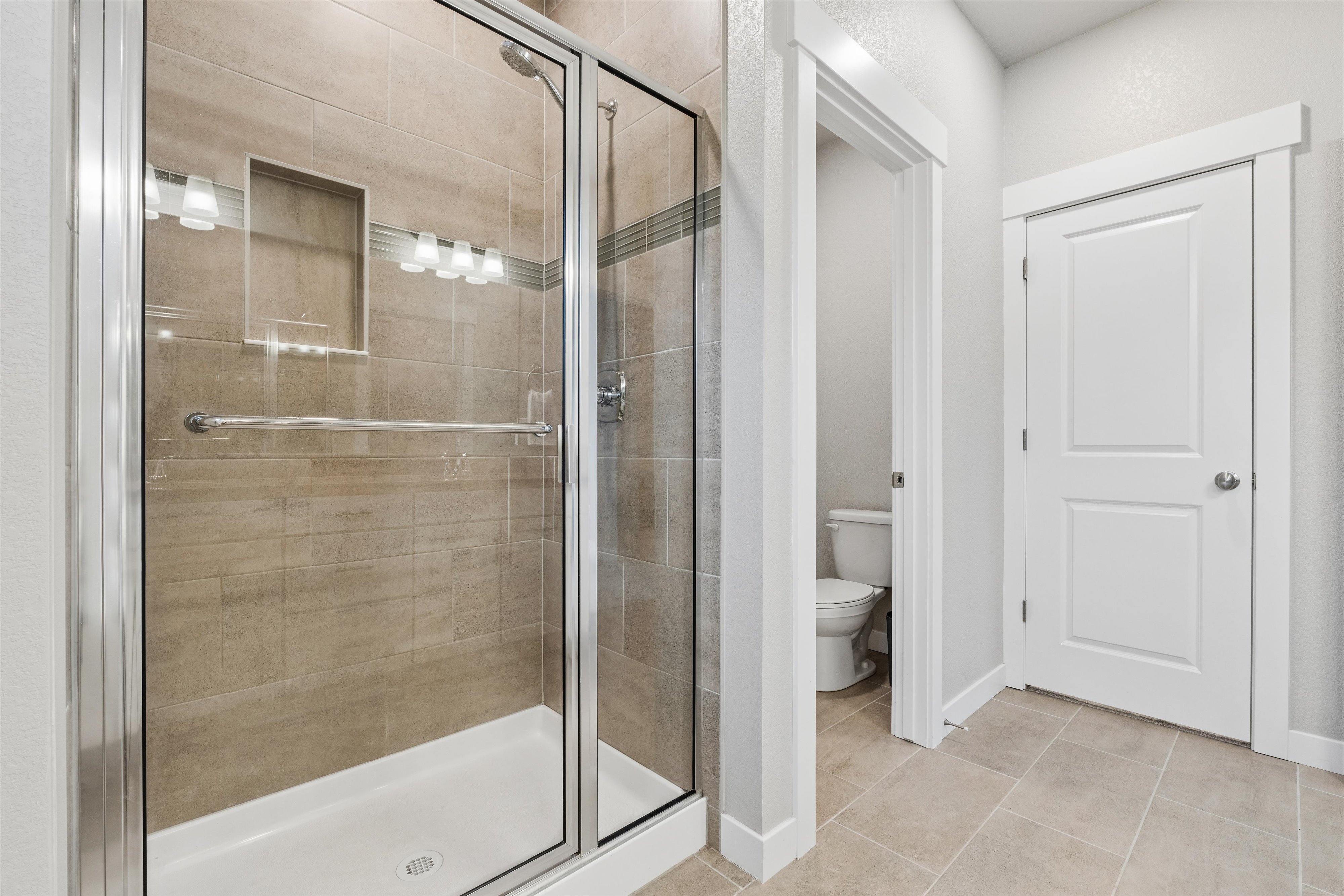  Beautifully Maintained 3-Bed, 3-Bath End Unit Home with an Attached 2-Car Garage - 物件實景