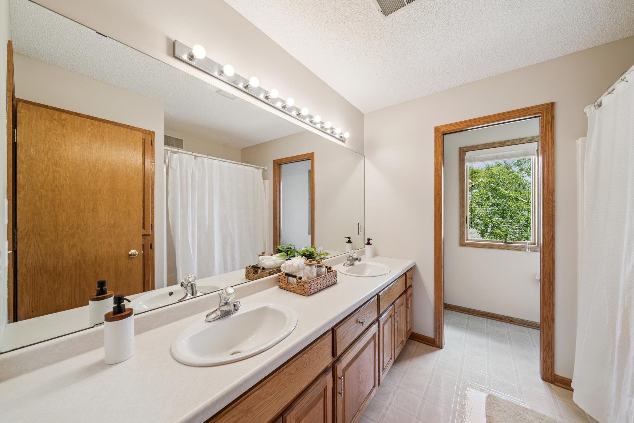 Oak Park Heights, Minnesota, 55082, United States, 5 Bedrooms Bedrooms, ,3 BathroomsBathrooms,Residential,For Sale,1900902