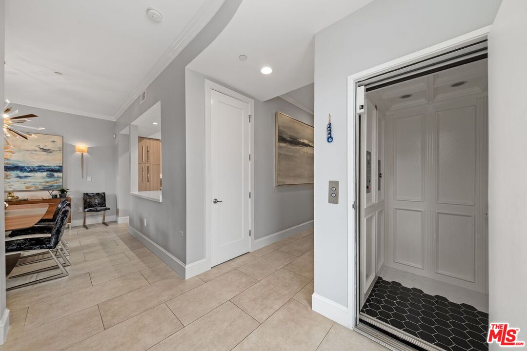 Los Angeles, California, 90094, United States, 3 Bedrooms Bedrooms, ,4 BathroomsBathrooms,Residential,For Sale,1947041