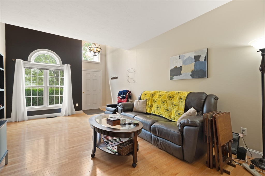 Upton, Massachusetts, 01568, United States, 3 Bedrooms Bedrooms, ,3 BathroomsBathrooms,Residential,For Sale,1912549