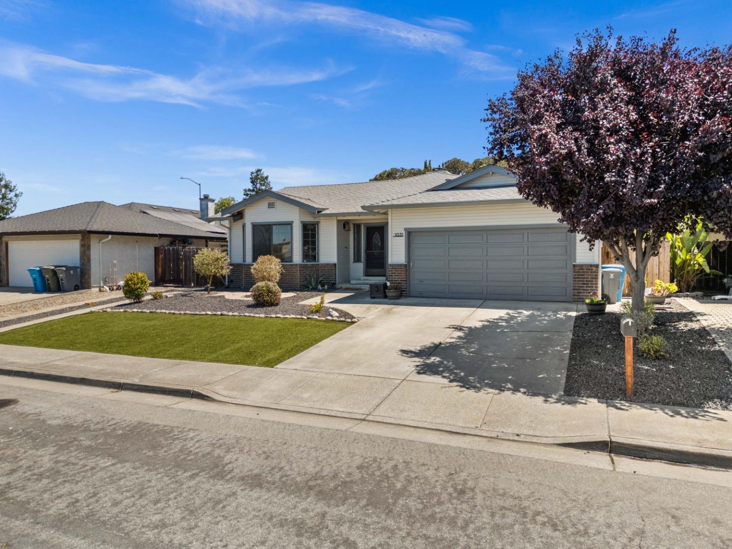 Hollister, California, 95023, United States, 3 Bedrooms Bedrooms, ,2 BathroomsBathrooms,Residential,For Sale,1903543