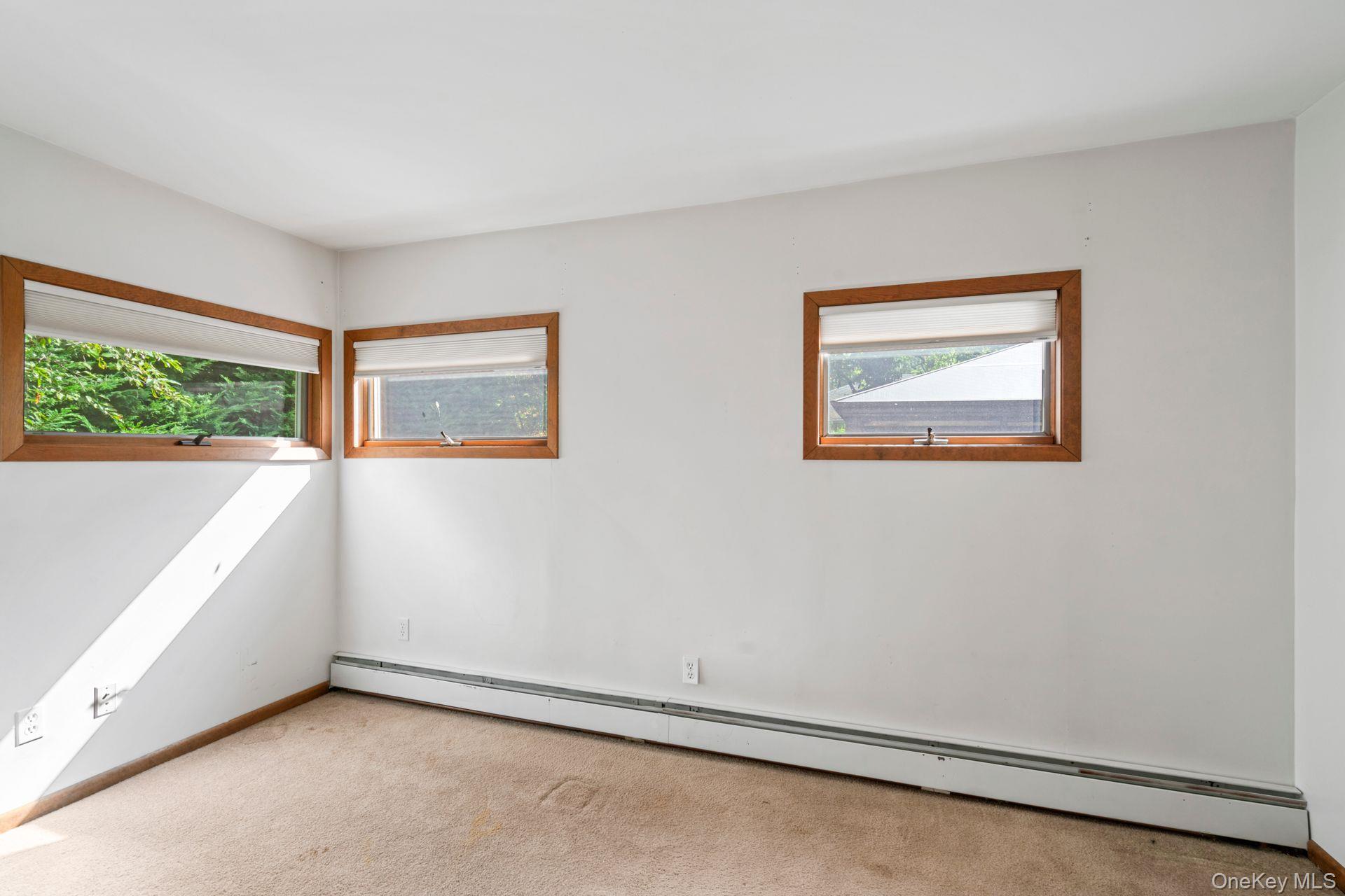 East Northport, New York, 11731, United States, 3 Bedrooms Bedrooms, ,2 BathroomsBathrooms,Residential,For Sale,1942269