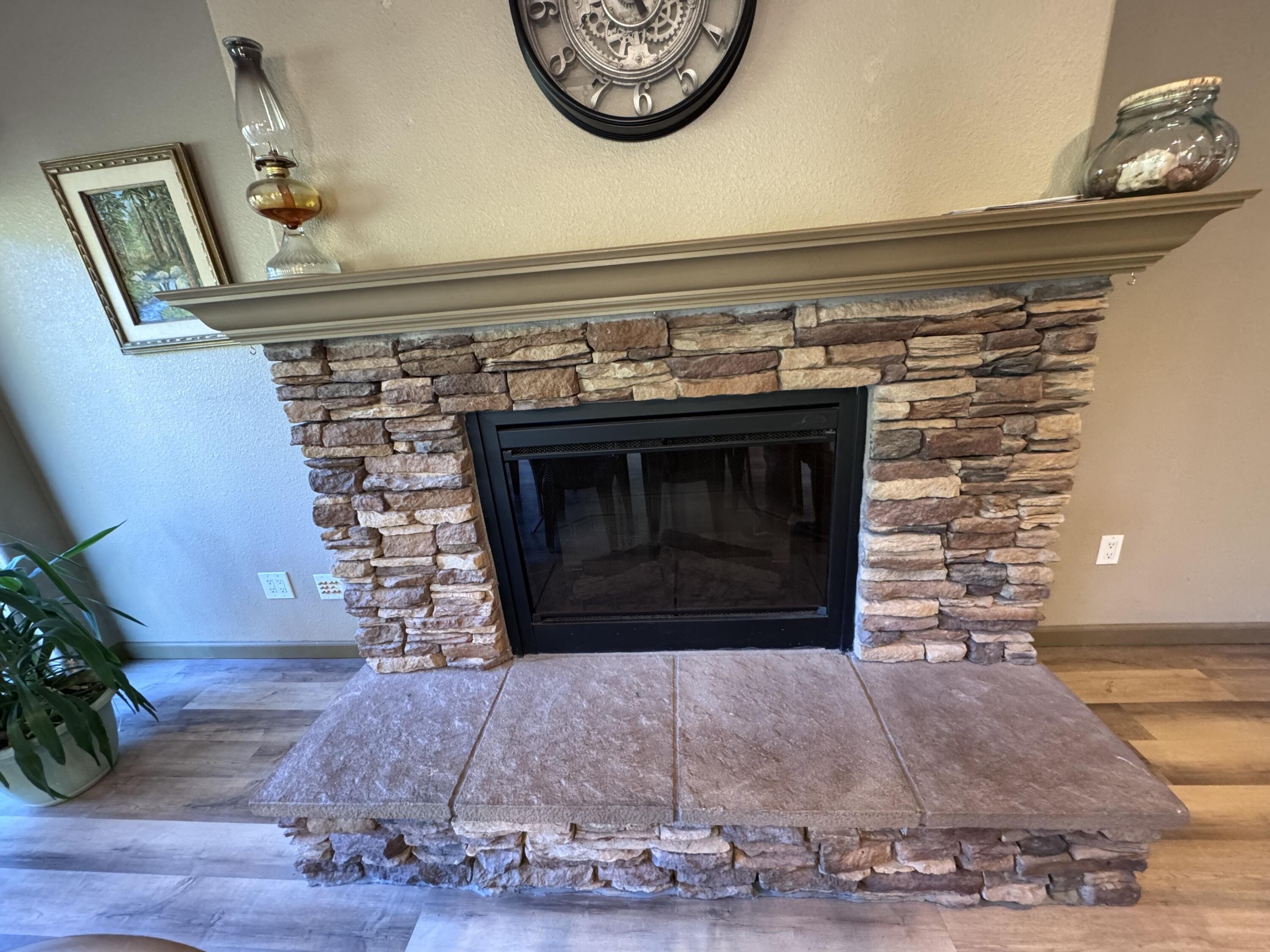 Rogue River, Oregon, 97537, United States, 3 Bedrooms Bedrooms, ,4 BathroomsBathrooms,Residential,For Sale,1982617