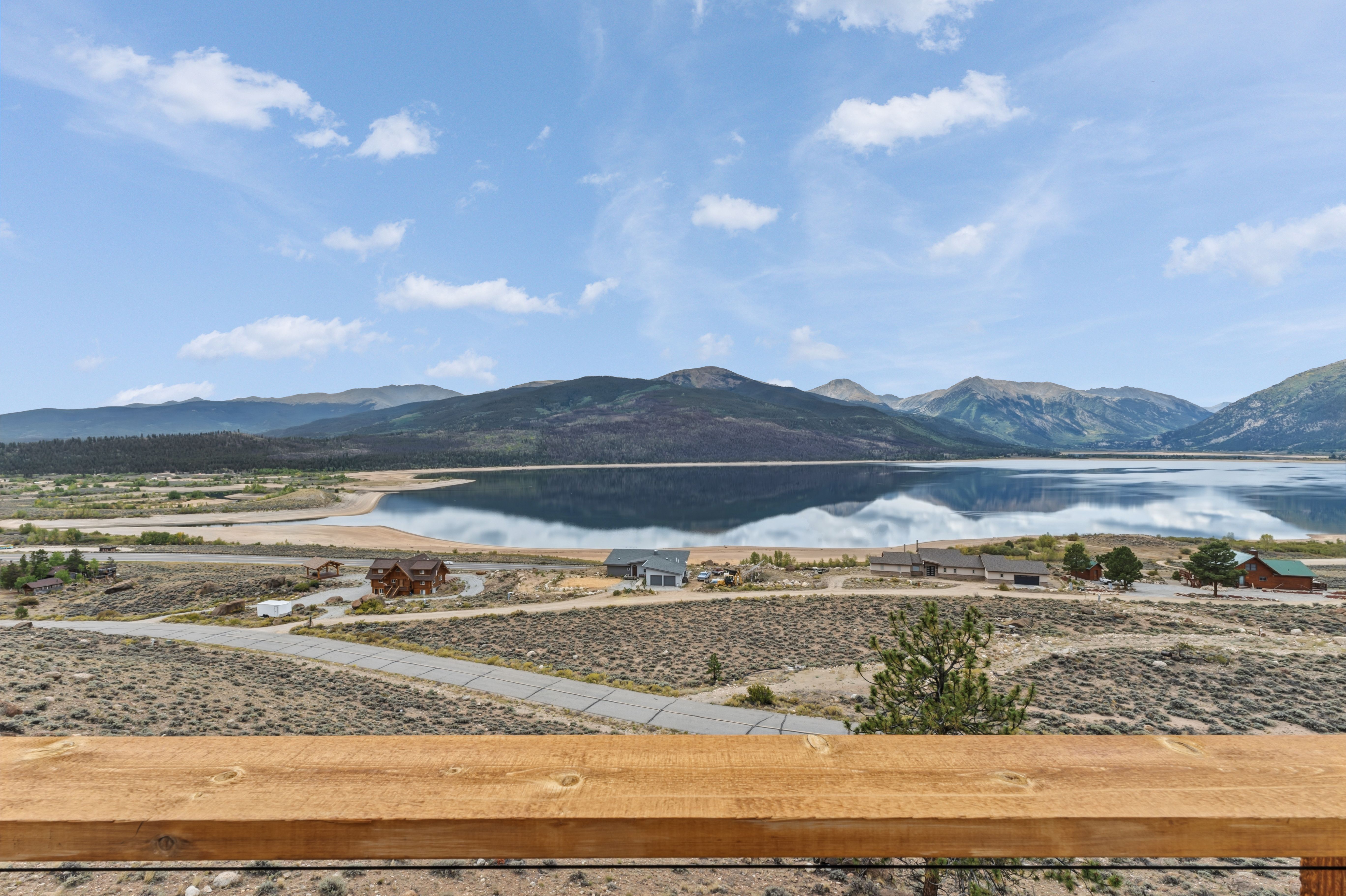  New Construction with Show-Stopping Twin Lakes Views - 物件實景
