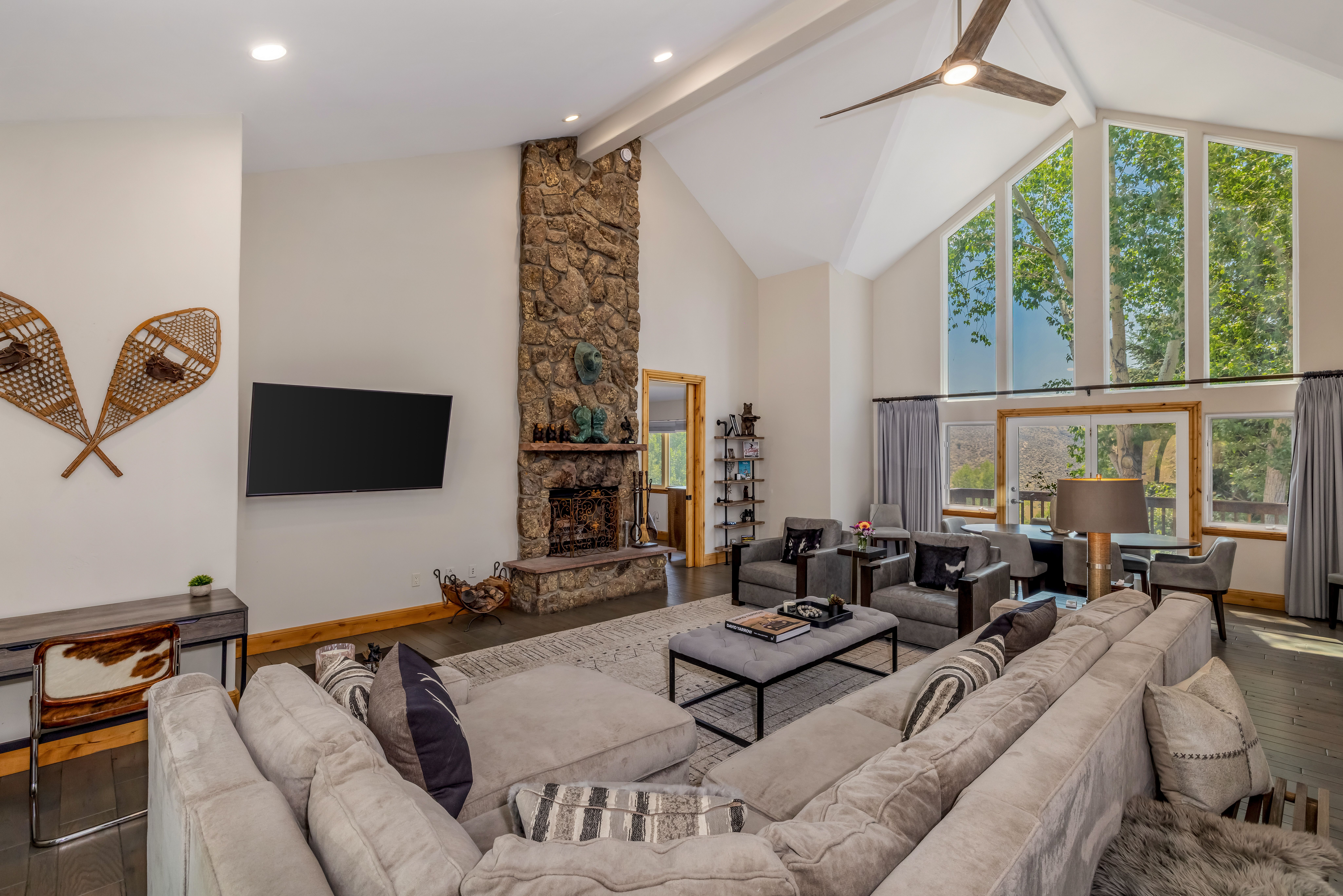  Spacious Five-Bedroom Residence with a Prime Ski-Slope View - 物件實景
