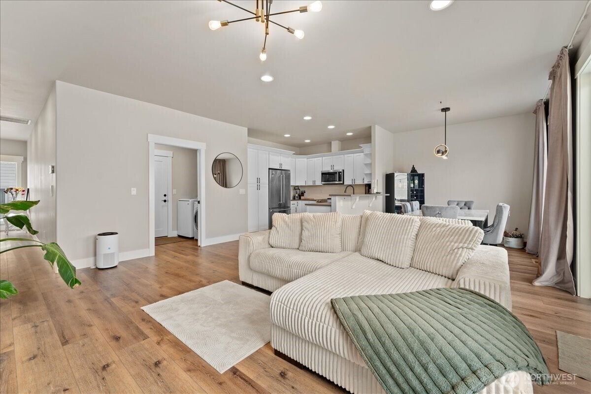East Wenatchee, Washington, 98802, United States, 2 Bedrooms Bedrooms, ,2 BathroomsBathrooms,Residential,For Sale,1942009