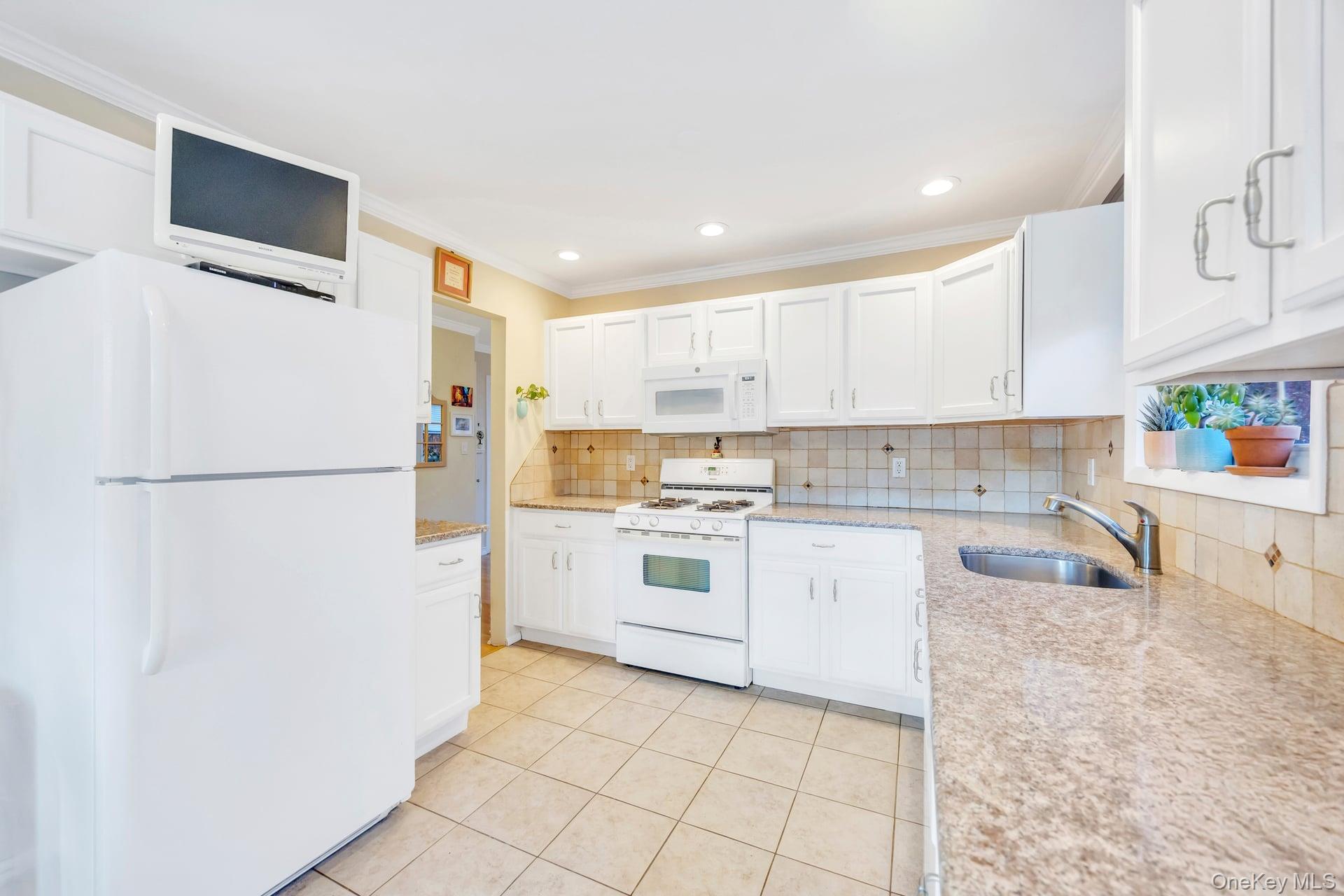 Nesconset, New York, 11767, United States, 2 Bedrooms Bedrooms, ,2 BathroomsBathrooms,Residential,For Sale,1988274