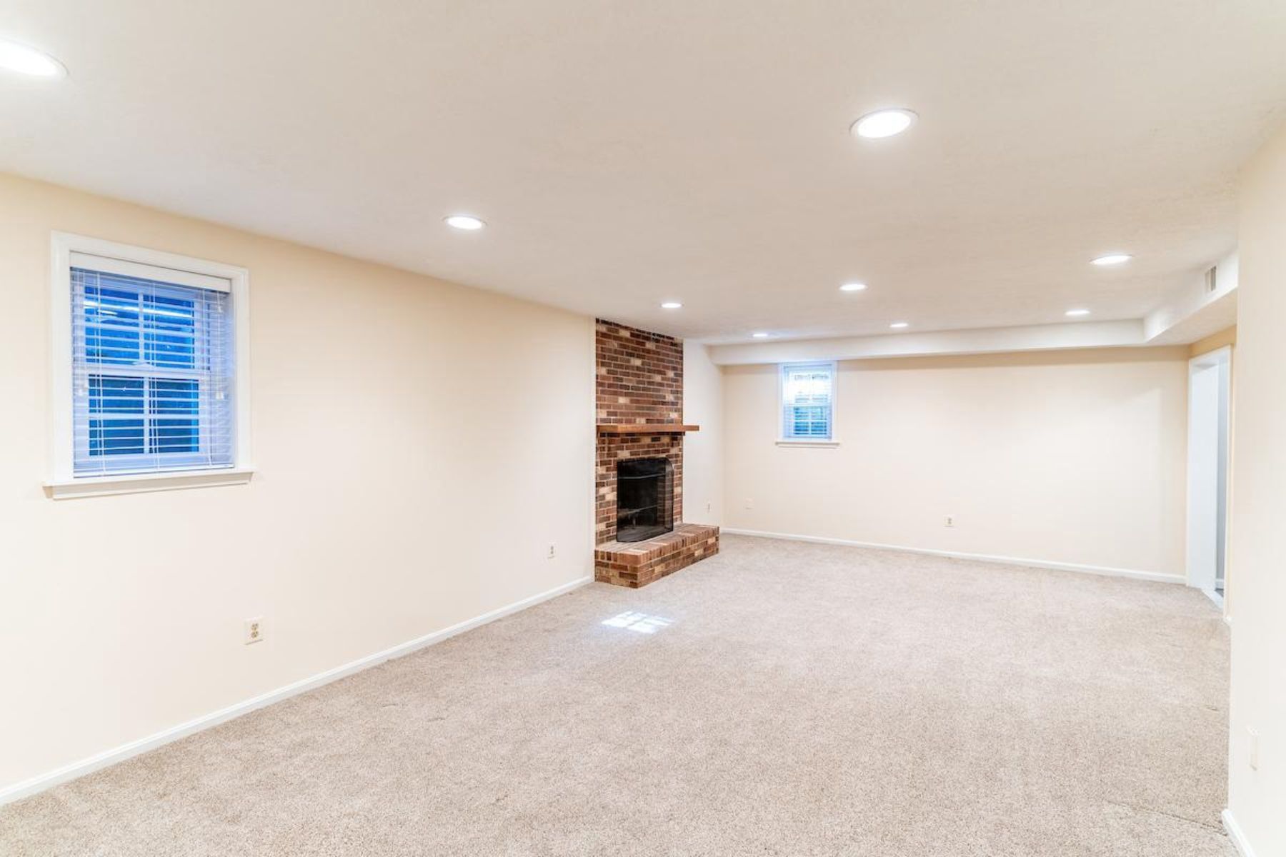  7348 Lewinsville Square Place, Mclean, VA, 22101 - 物件實景
