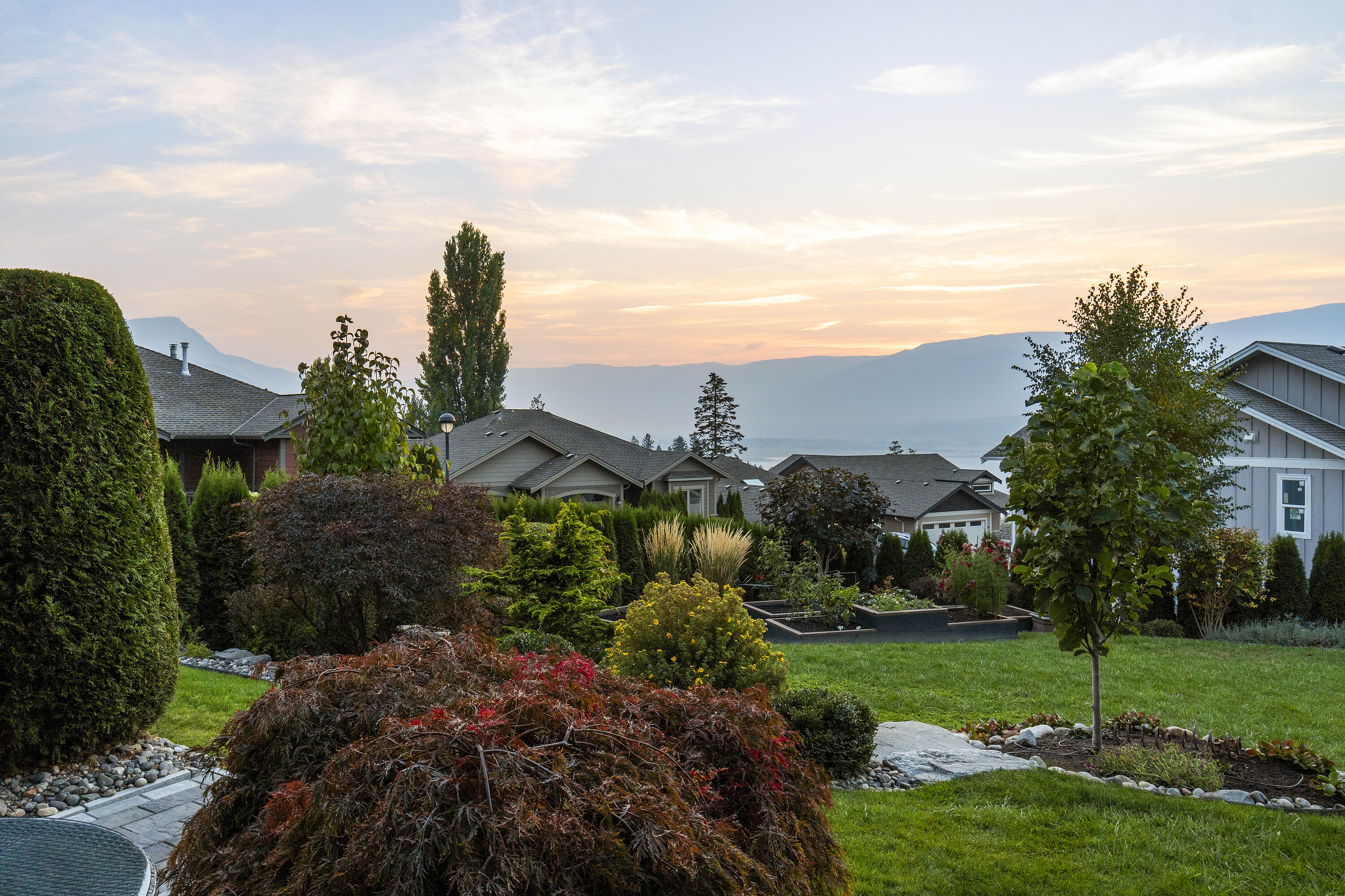  Landscaped Lakeview Lot - 物件實景