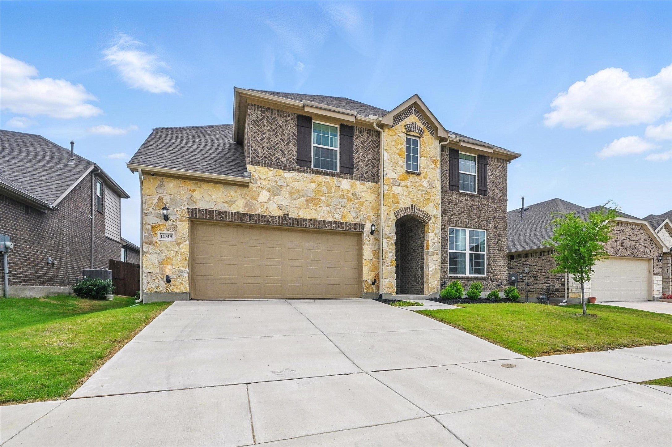 Fort Worth, Texas, 76052, United States, 4 Bedrooms Bedrooms, ,4 BathroomsBathrooms,Residential,For Sale,1980397