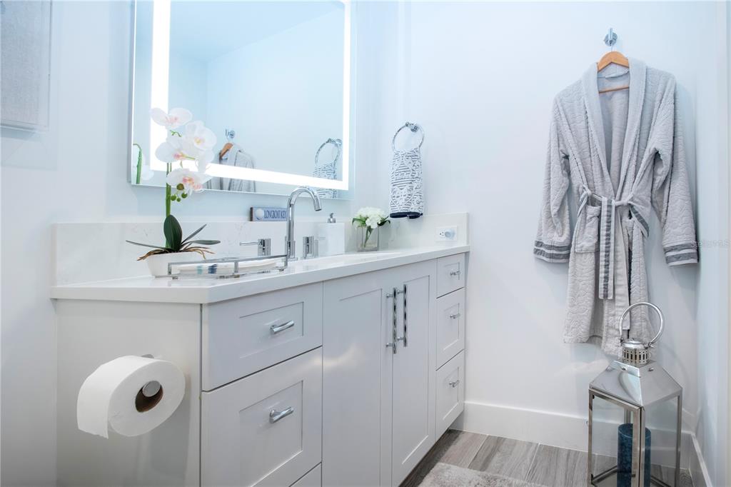 Longboat Key, Florida, 34228, United States, 2 Bedrooms Bedrooms, ,2 BathroomsBathrooms,Residential,For Sale,1993516