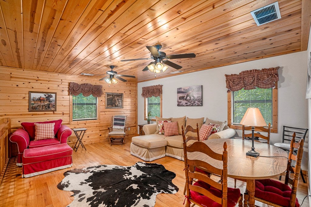 Ellijay, Georgia, 30540, United States, 4 Bedrooms Bedrooms, ,4 BathroomsBathrooms,Residential,For Sale,1858998