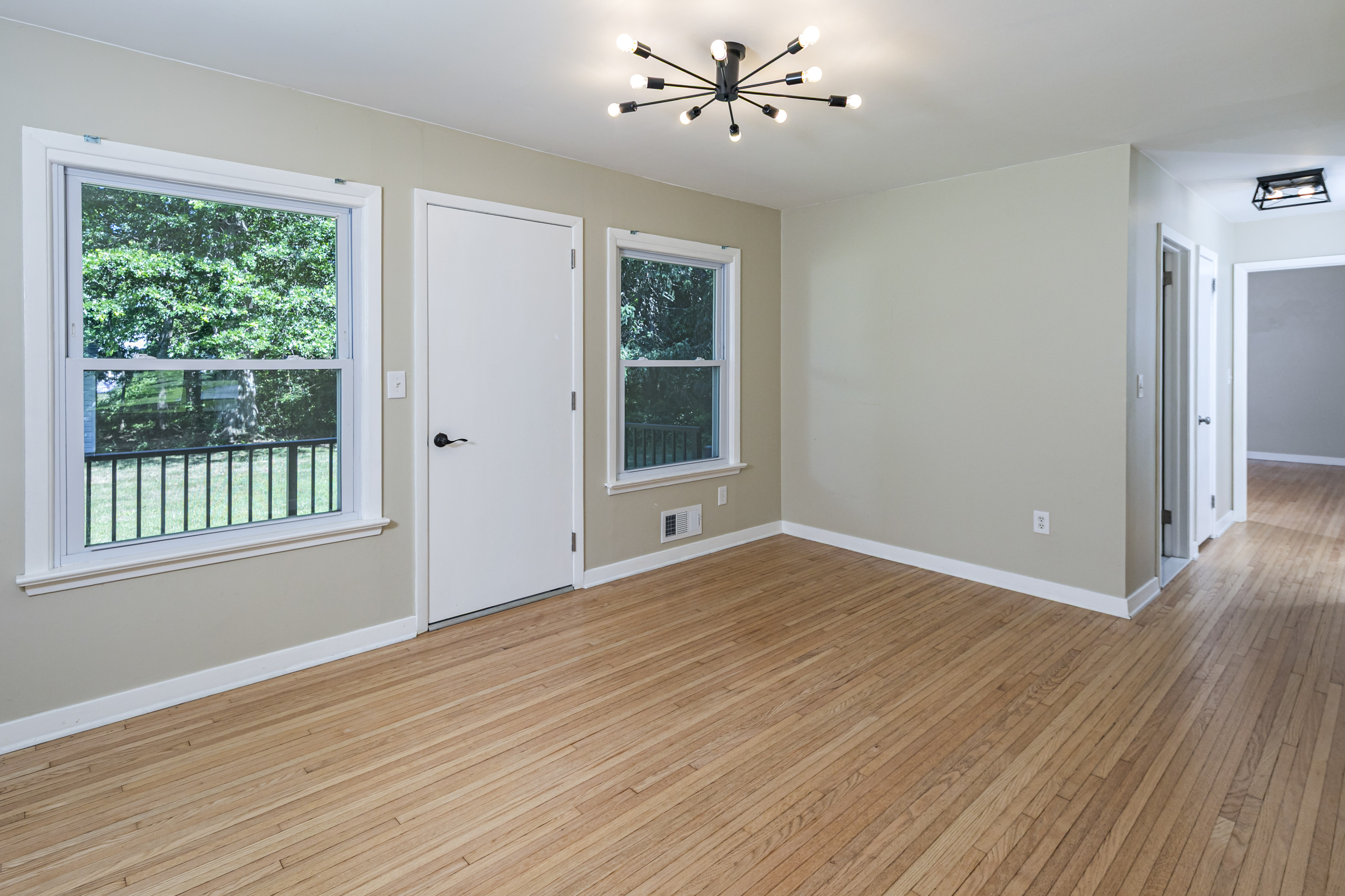  Move-In Ready Ranch in a Terrific Location - 物件實景