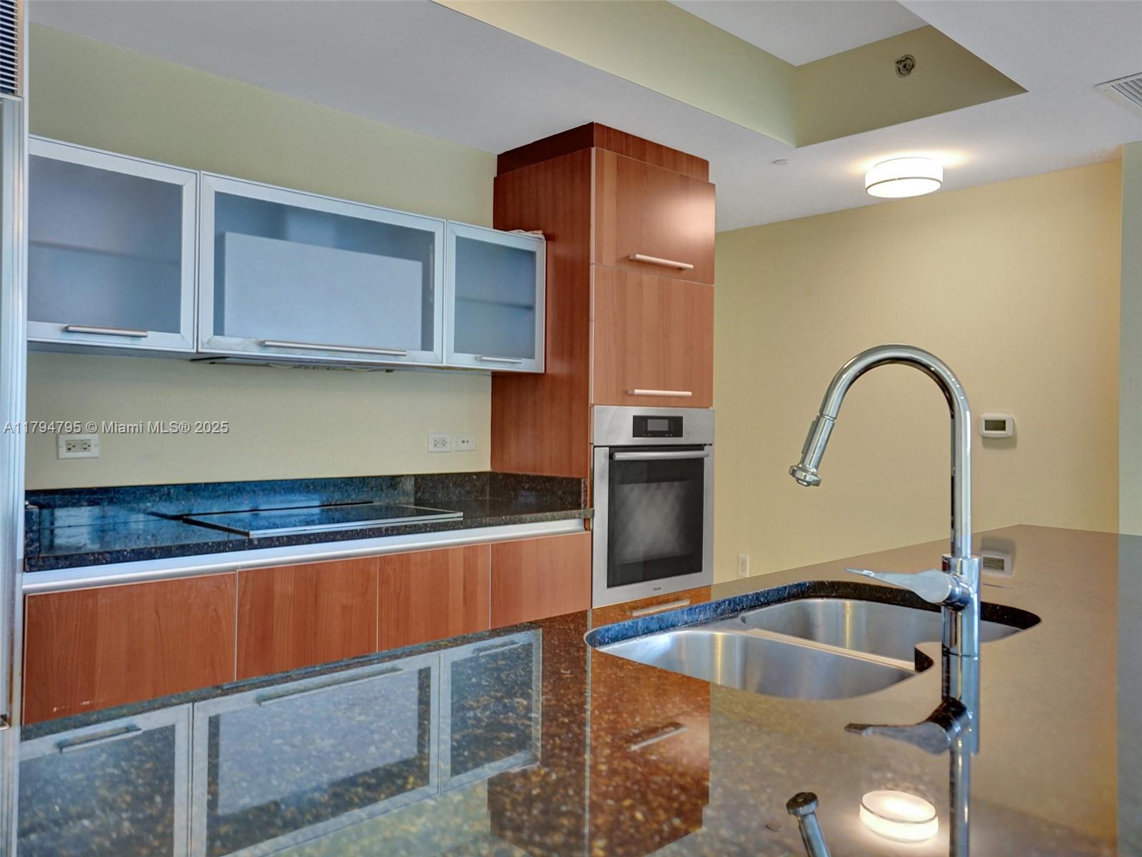 Sunny Isles Beach, Florida, 33160, United States, 2 Bedrooms Bedrooms, ,3 BathroomsBathrooms,Residential,For Sale,1794345