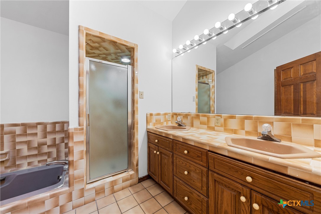 Holland, Texas, 76534, United States, 3 Bedrooms Bedrooms, ,2 BathroomsBathrooms,Residential,For Sale,1933257