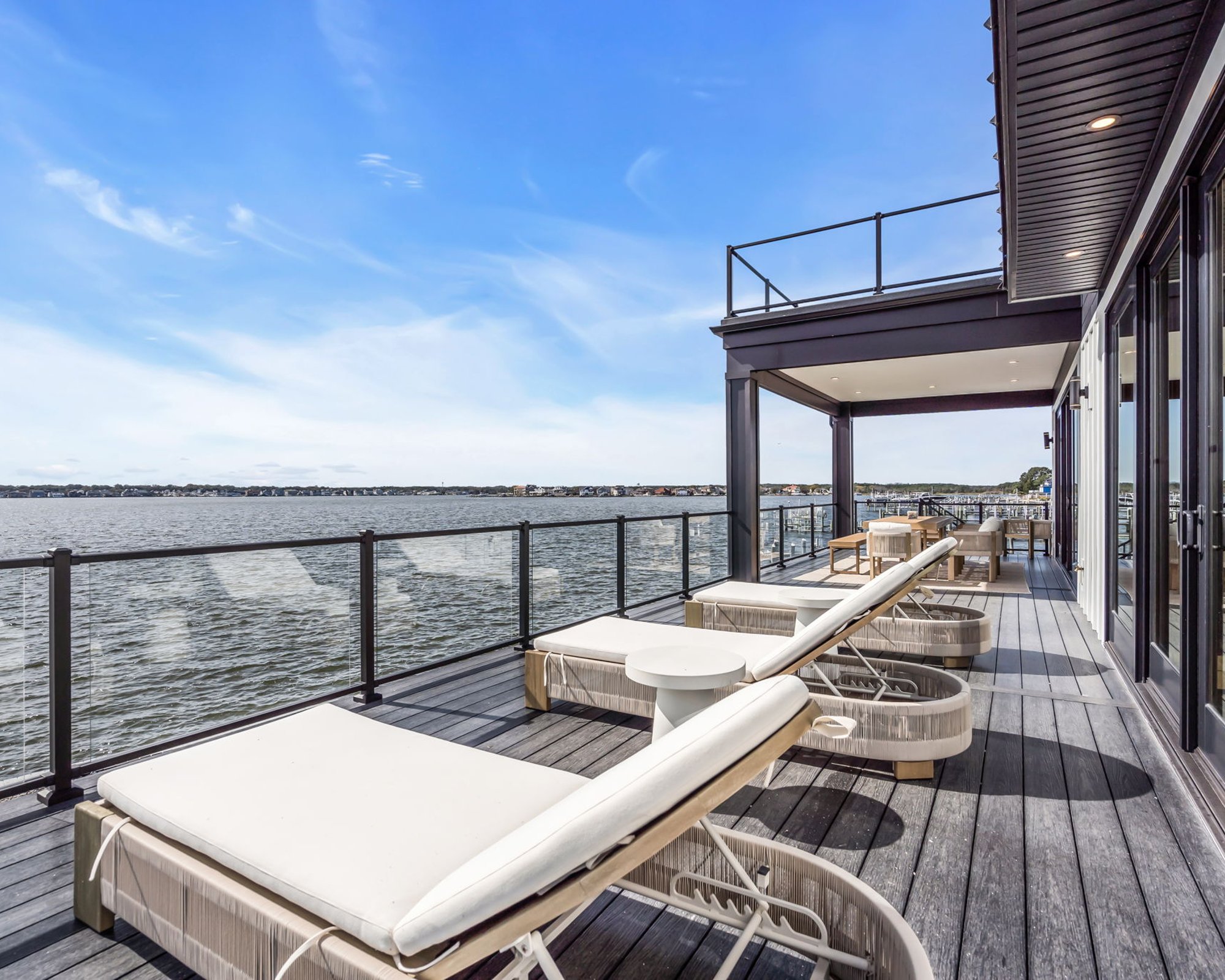  Exceptional Custom Built Waterfront Home - 物件實景