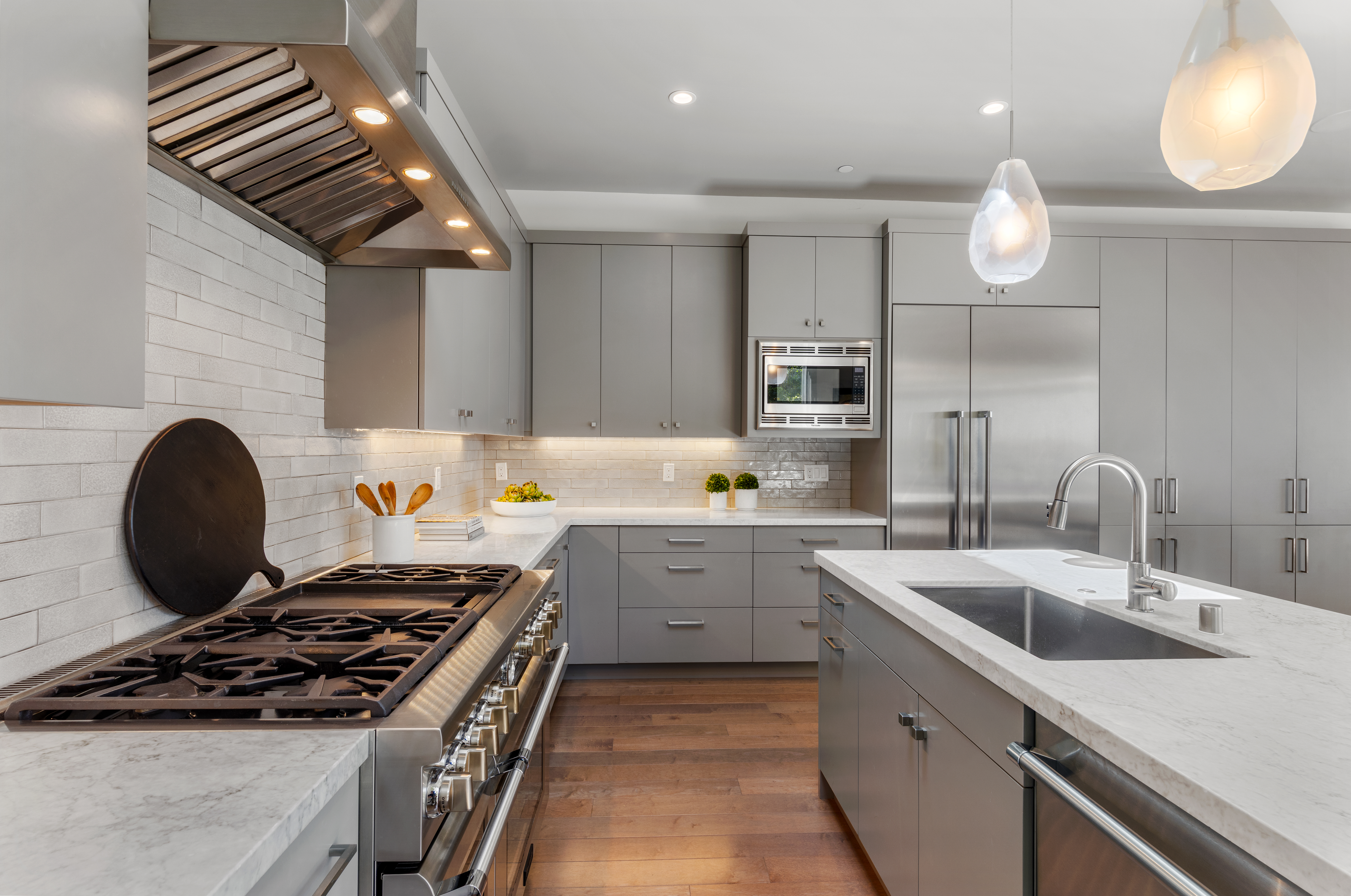  Coastal Living on Coveted Beach Road - 物件實景