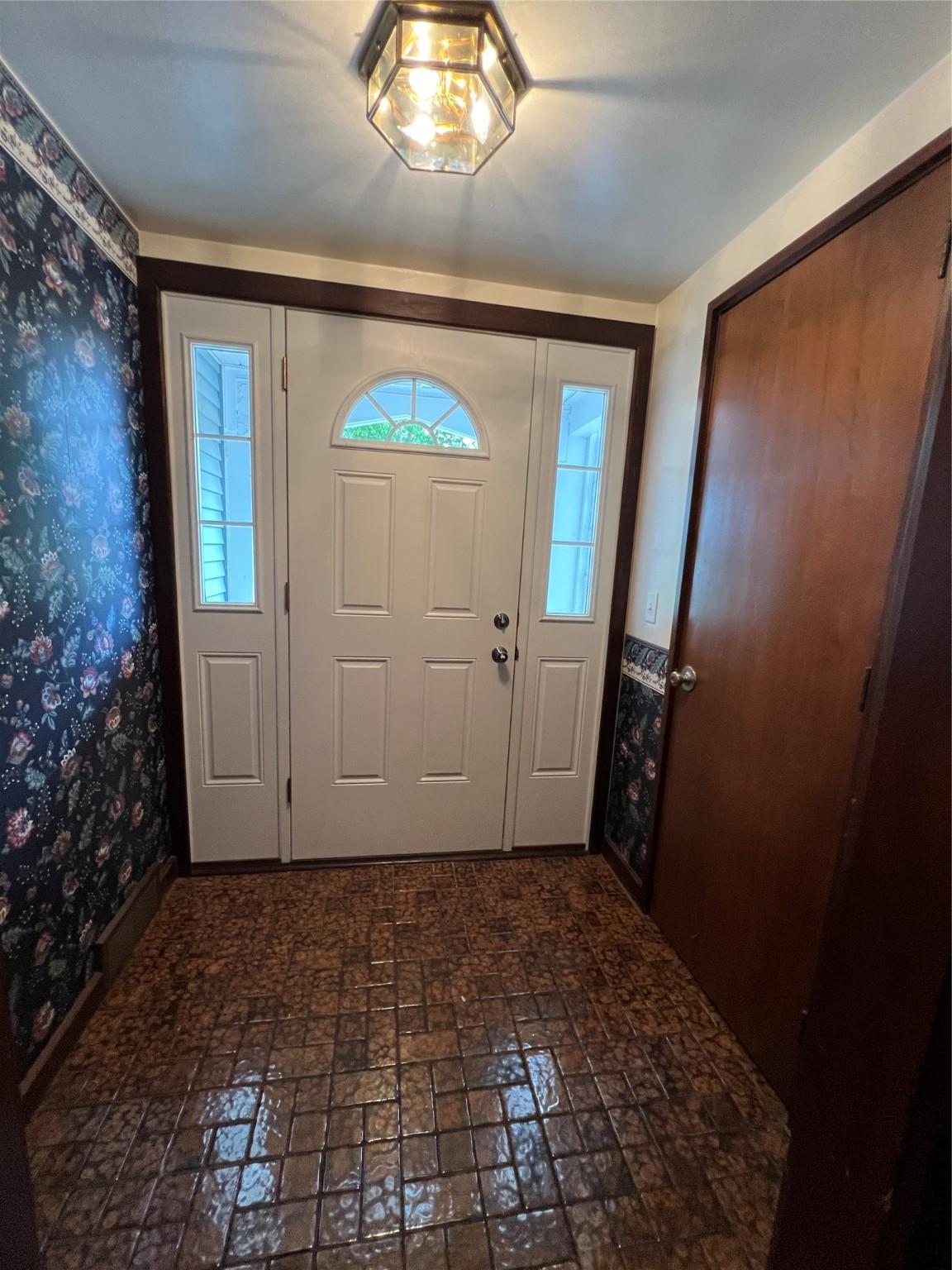 Pella, Iowa, 50219, United States, 3 Bedrooms Bedrooms, ,4 BathroomsBathrooms,Residential,For Sale,1879100