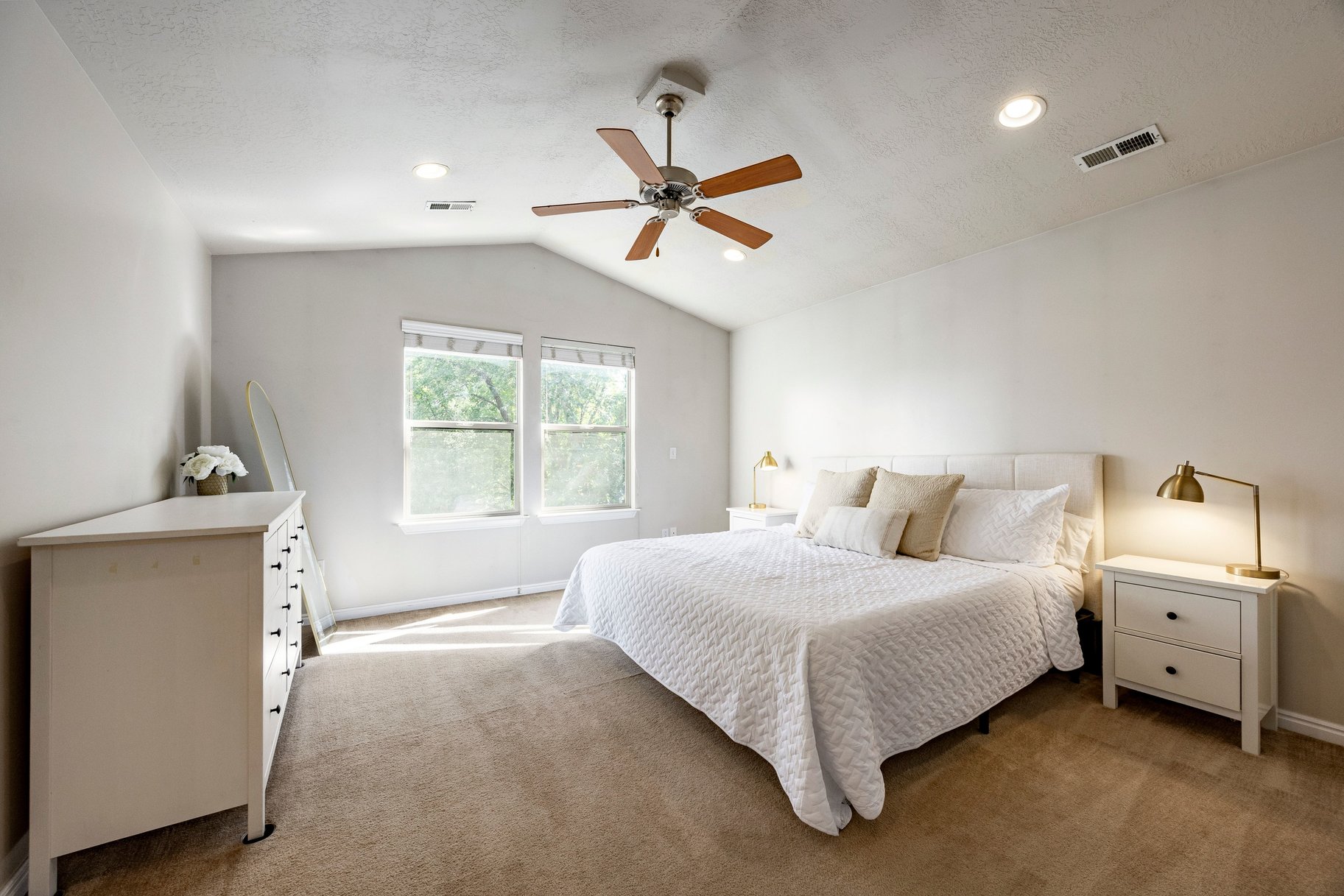  Private Millcreek Townhome with Fenced Backyard & Vaulted Ceilings - 物件實景