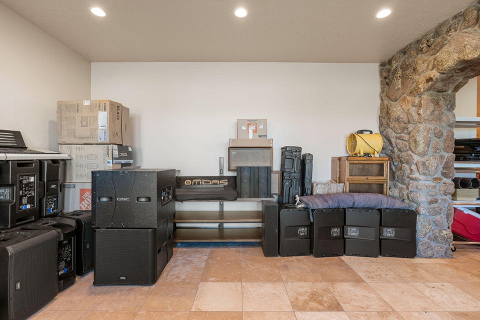 New Harmony, Utah, 84757, United States, 5 Bedrooms Bedrooms, ,6 BathroomsBathrooms,Residential,For Sale,2000791