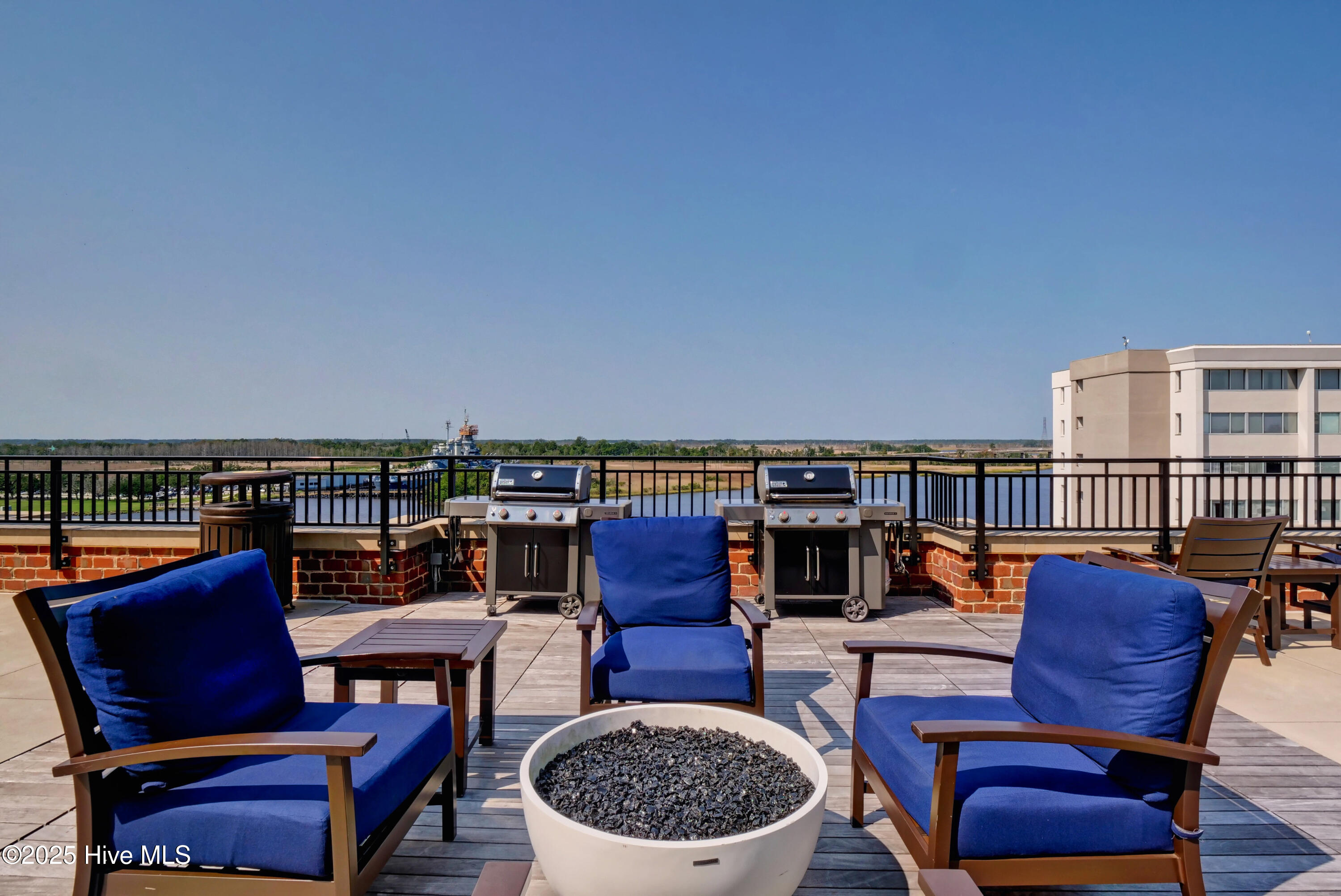 Wilmington, North Carolina, 28401, United States, 1 Bedroom Bedrooms, ,2 BathroomsBathrooms,Residential,For Sale,1917150