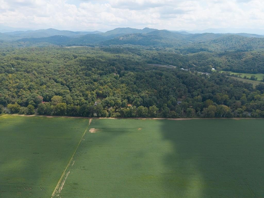 Murphy, North Carolina, 28906, United States, 2 Bedrooms Bedrooms, ,2 BathroomsBathrooms,Residential,For Sale,1976149