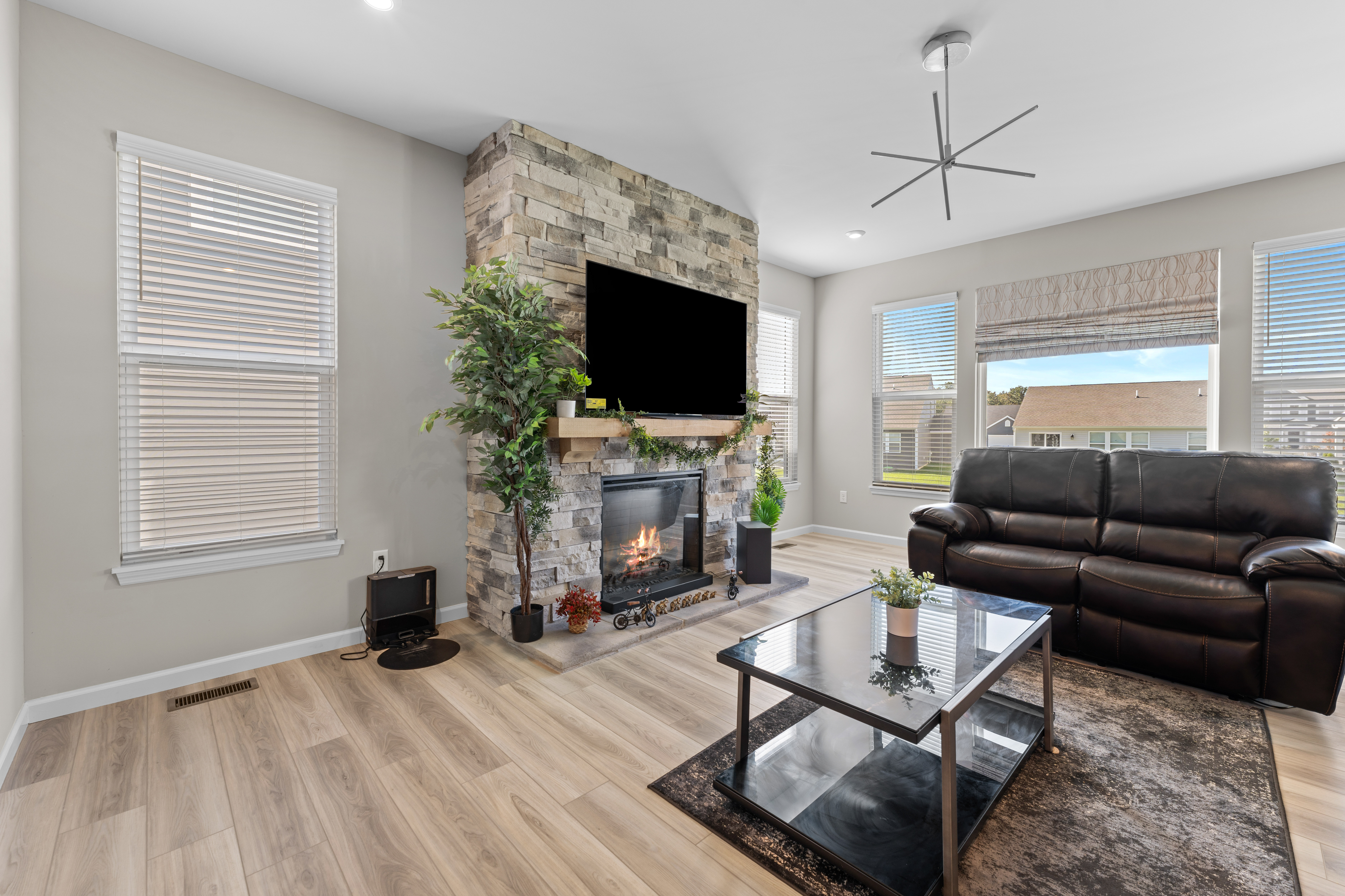  Charming Modern Home with Upgrades & Flex-Space - 物件實景