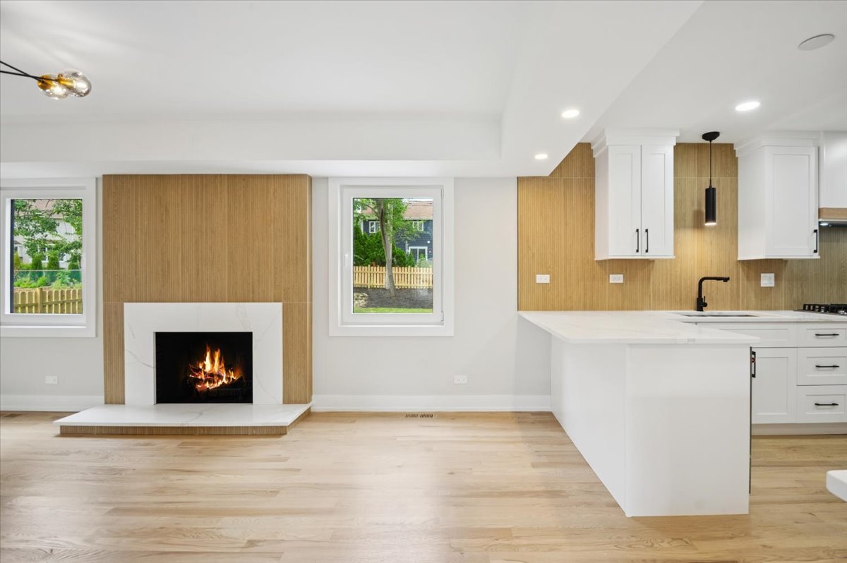 Naperville, Illinois, 60565, United States, 4 Bedrooms Bedrooms, ,3 BathroomsBathrooms,Residential,For Sale,1932605