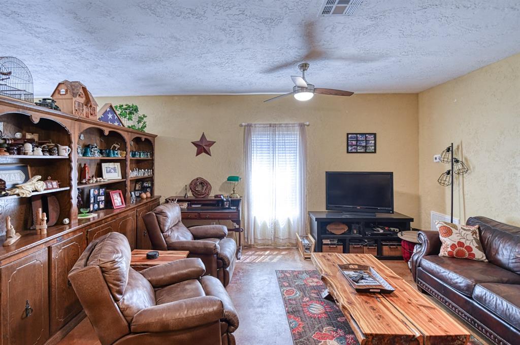 Chickasha, Oklahoma, 73018, United States, 4 Bedrooms Bedrooms, ,5 BathroomsBathrooms,Residential,For Sale,1921713