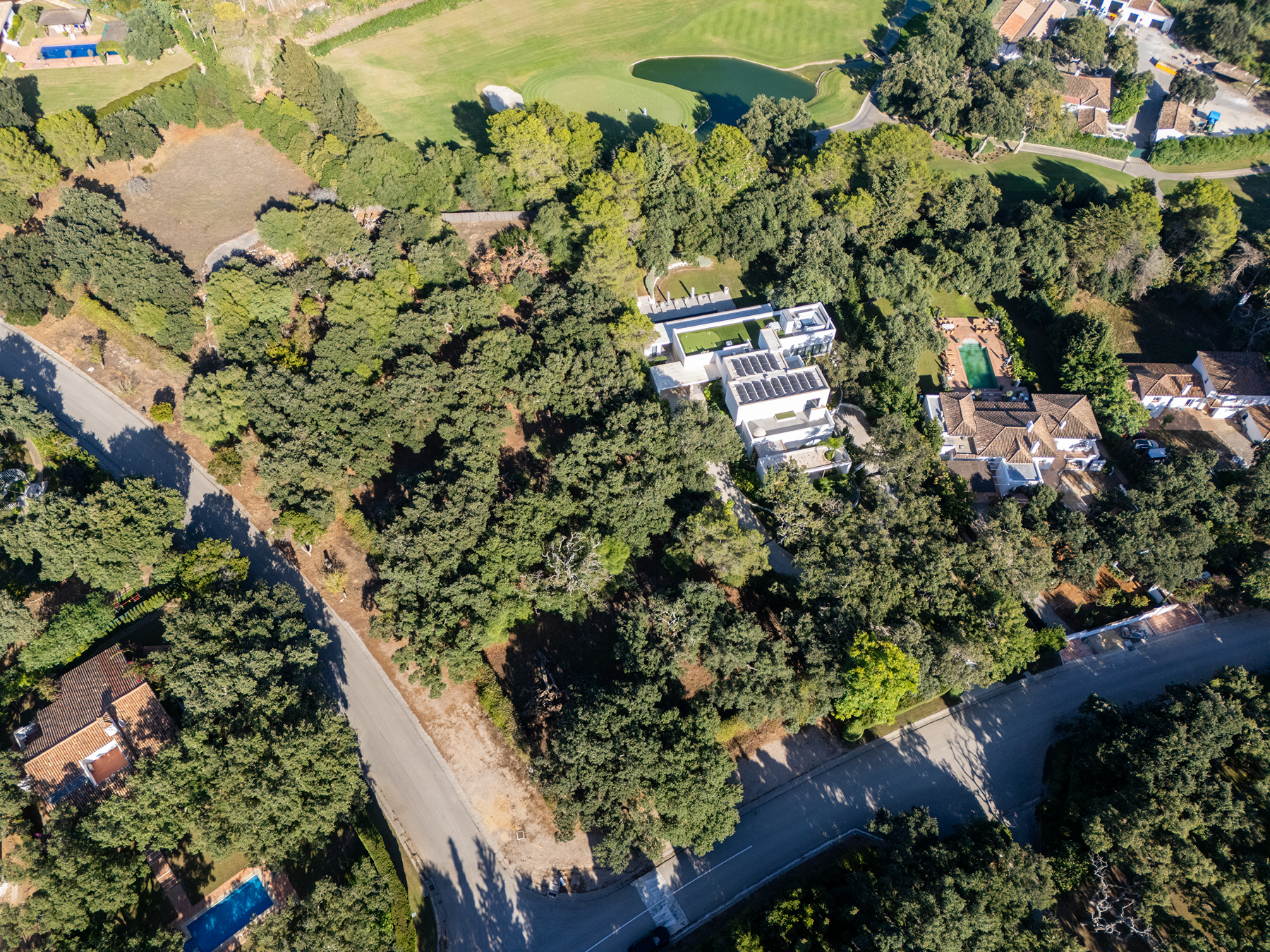  Expansive frontline golf plot beside Valderrama
