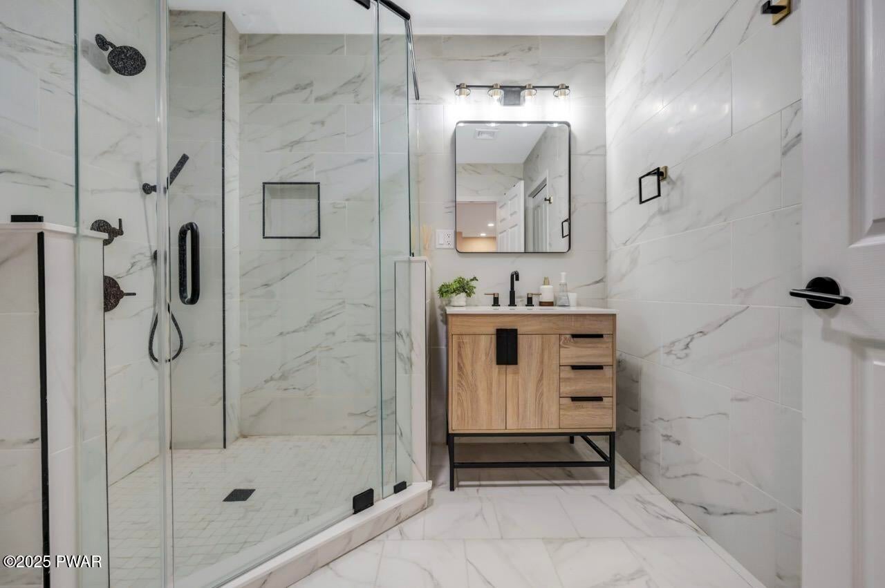 Lords Valley, Pennsylvania, 18428, United States, 6 Bedrooms Bedrooms, ,3 BathroomsBathrooms,Residential,For Sale,2001480