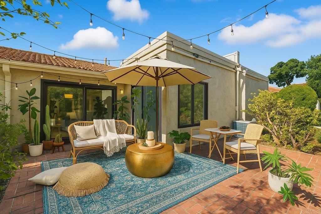 Avenida Alozdra , San Diego, CA 92128