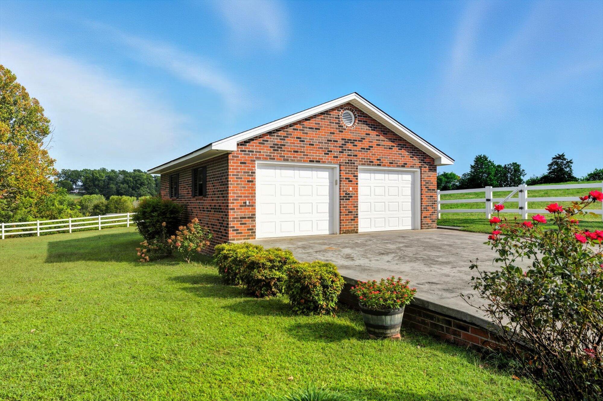 Englewood, Tennessee, 37329, United States, 3 Bedrooms Bedrooms, ,3 BathroomsBathrooms,Residential,For Sale,1976055